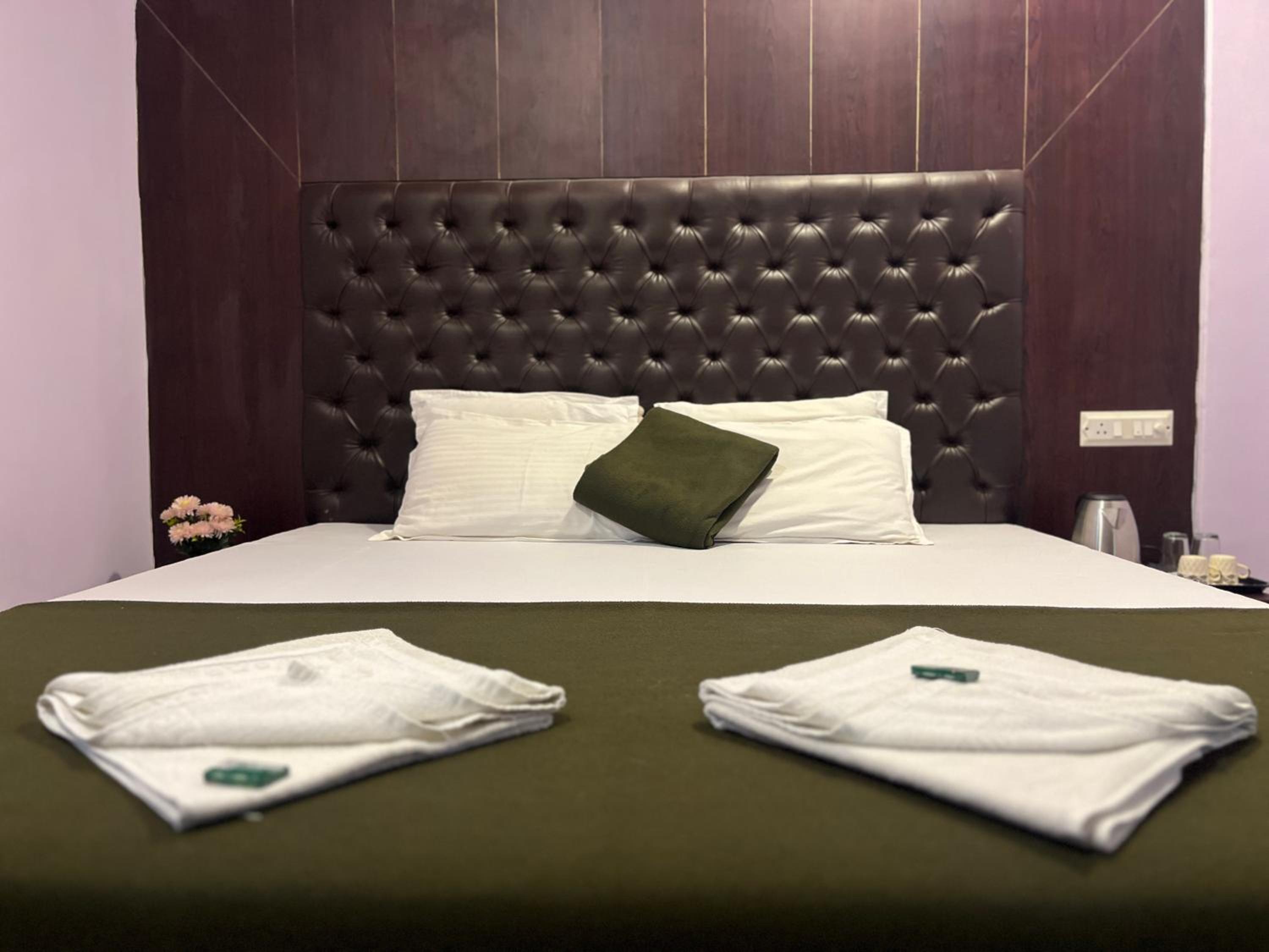 Deluxe Room - Photo 21