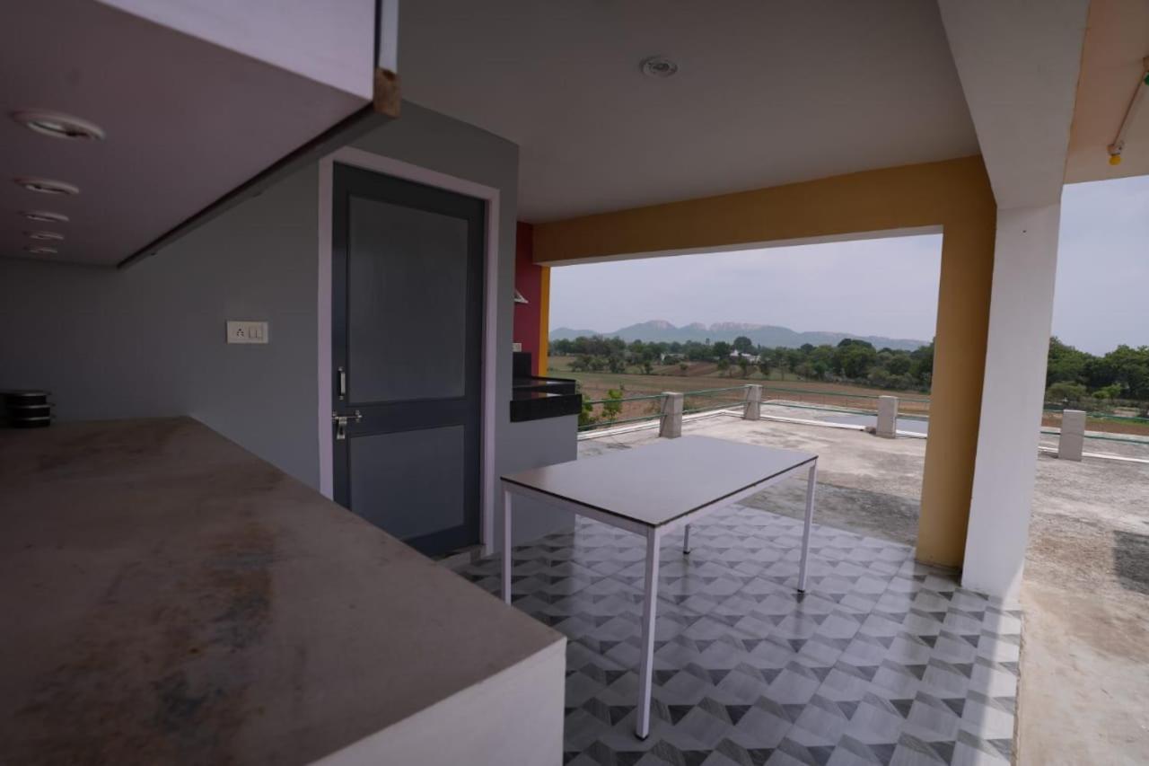 Standard Twin Room with Garden View - Photo 8