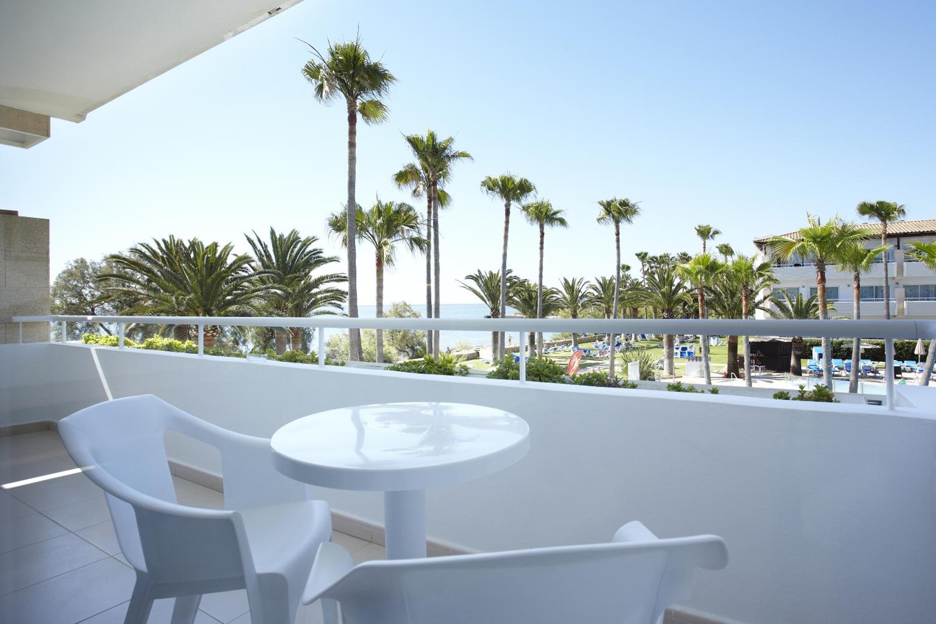 One-Bedroom Apartment with Side Sea View (2 Adults)