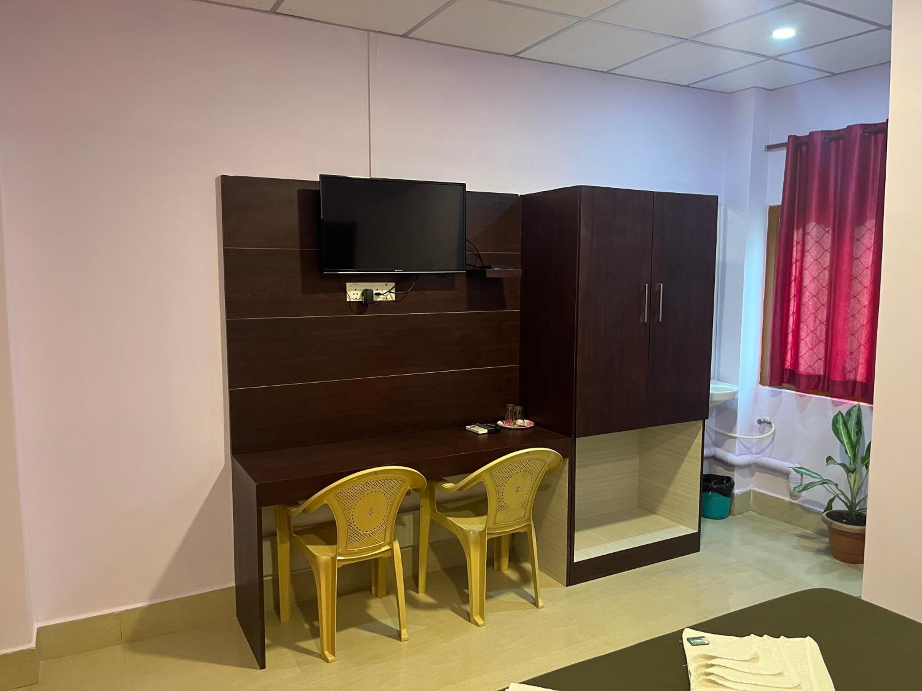 Deluxe Room - Photo 10