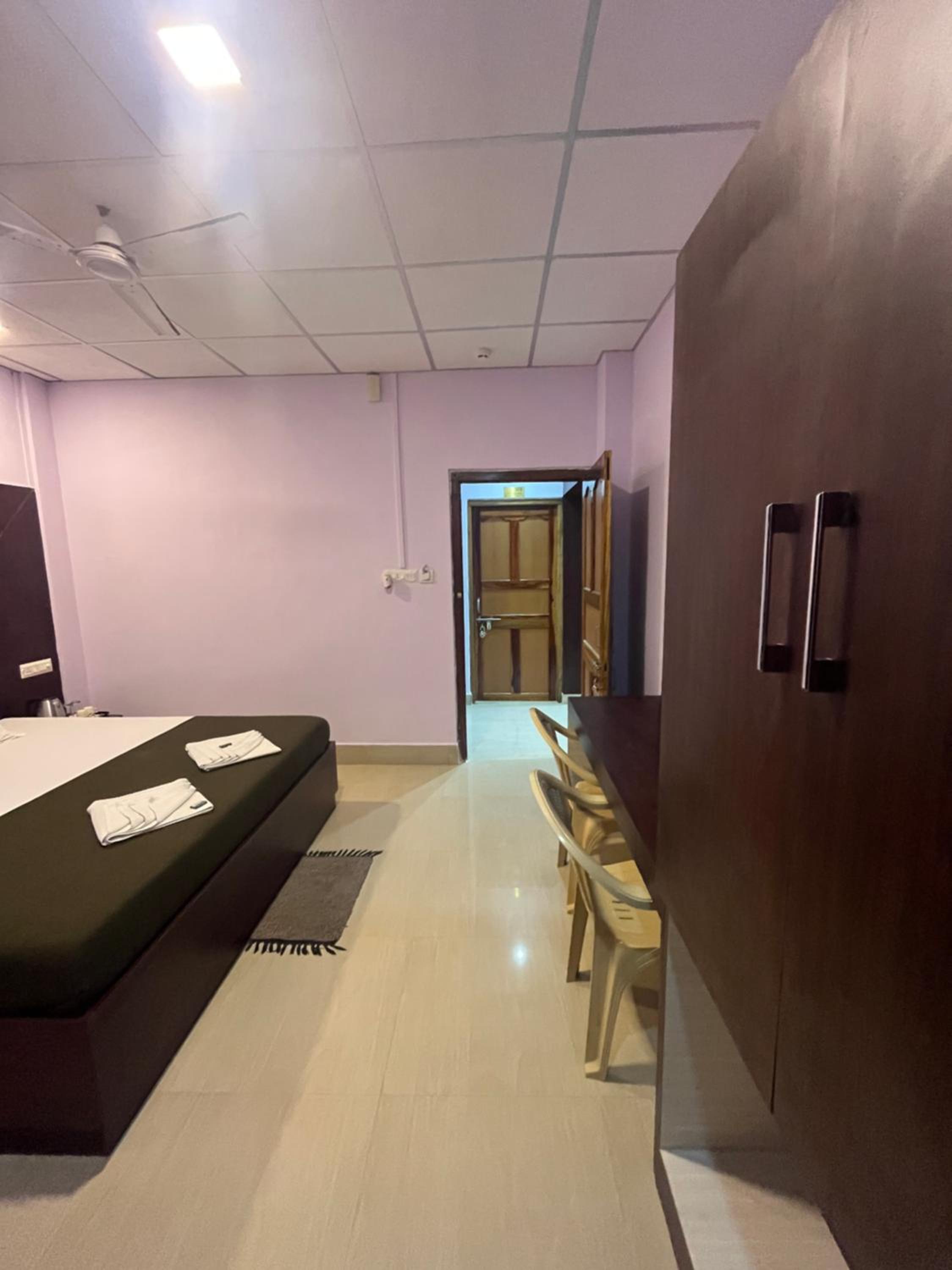 Deluxe Room - Photo 12