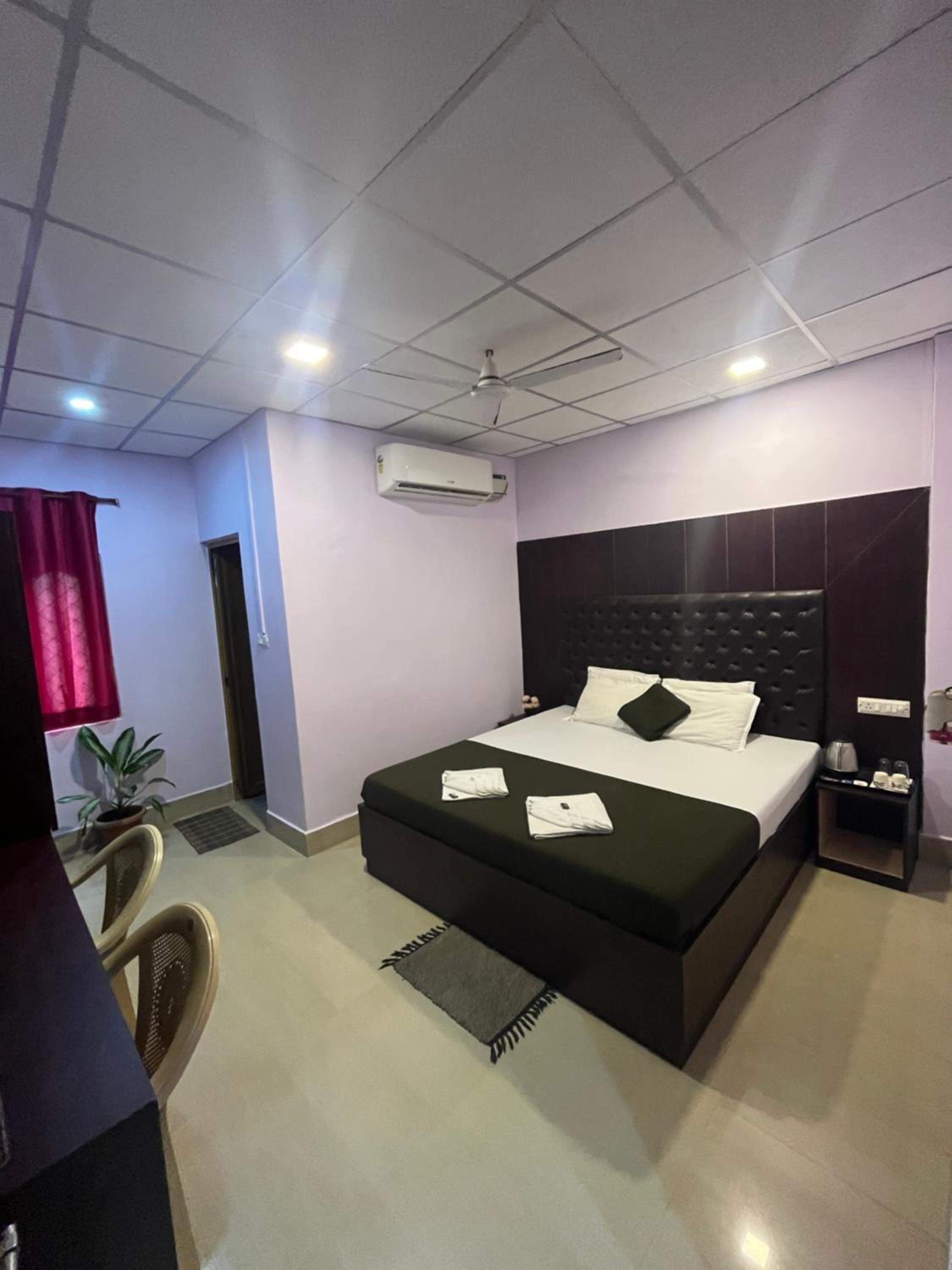 Deluxe Room - Photo 13