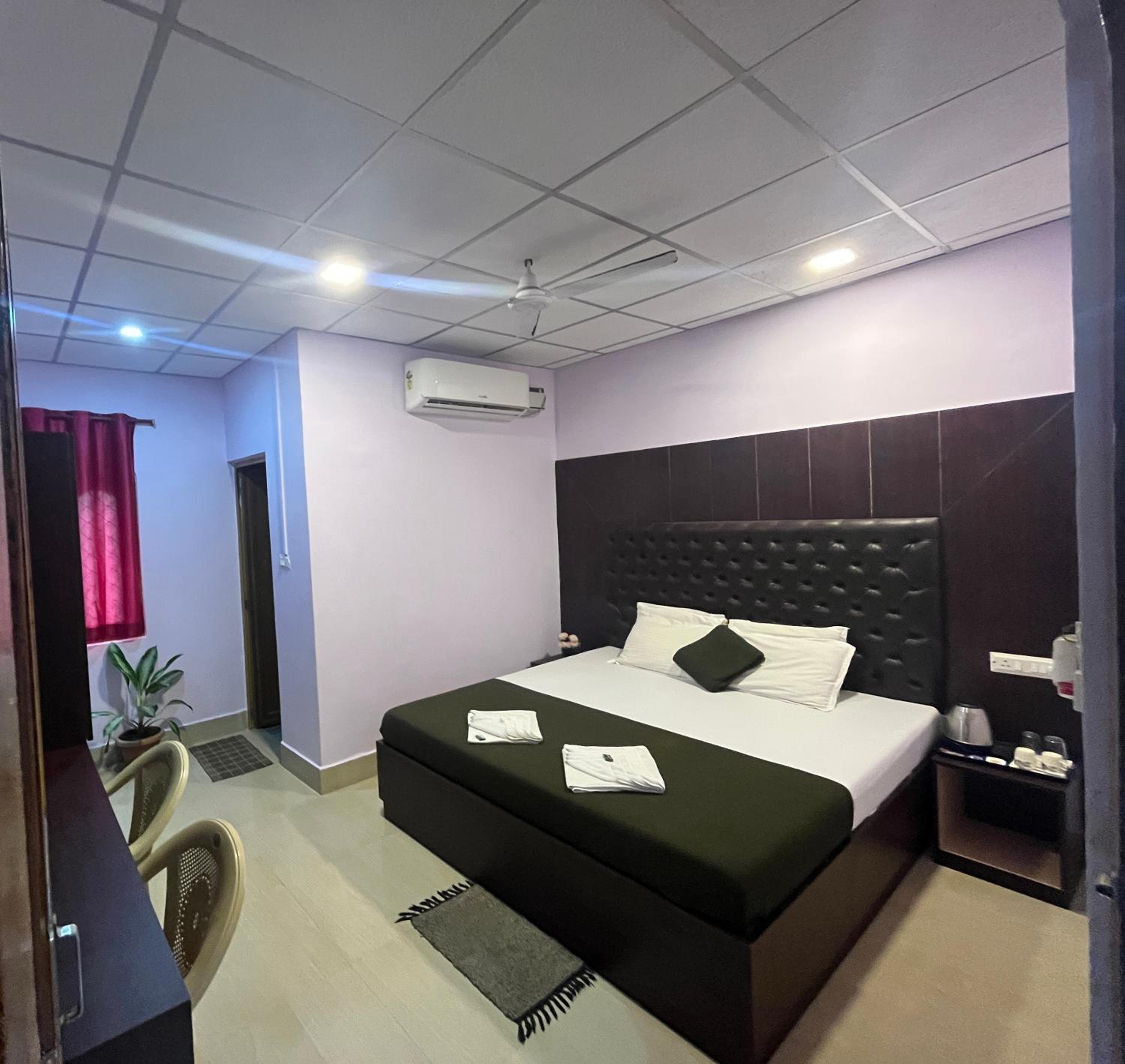 Deluxe Room - Photo 15