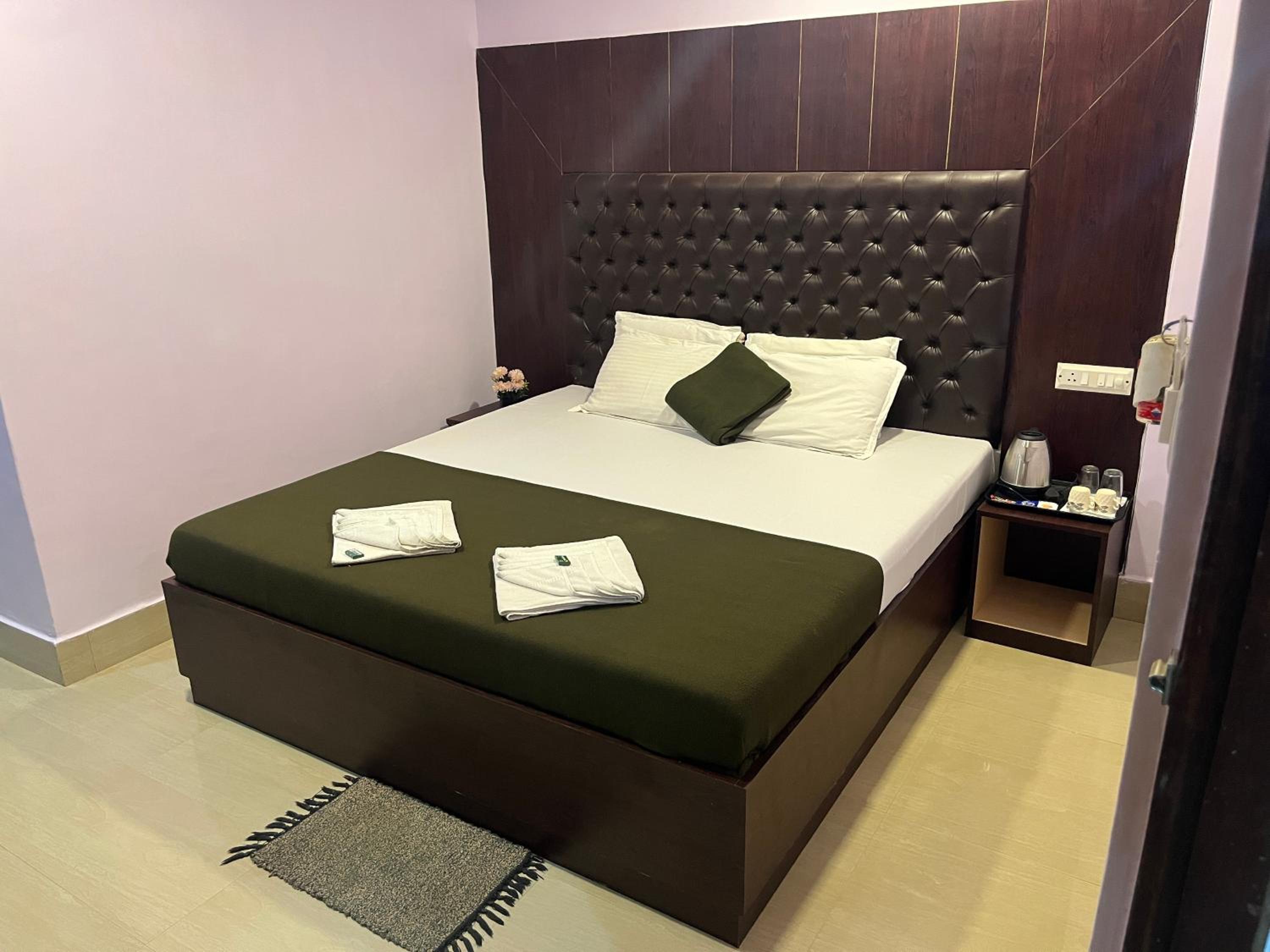 Deluxe Room - Photo 19