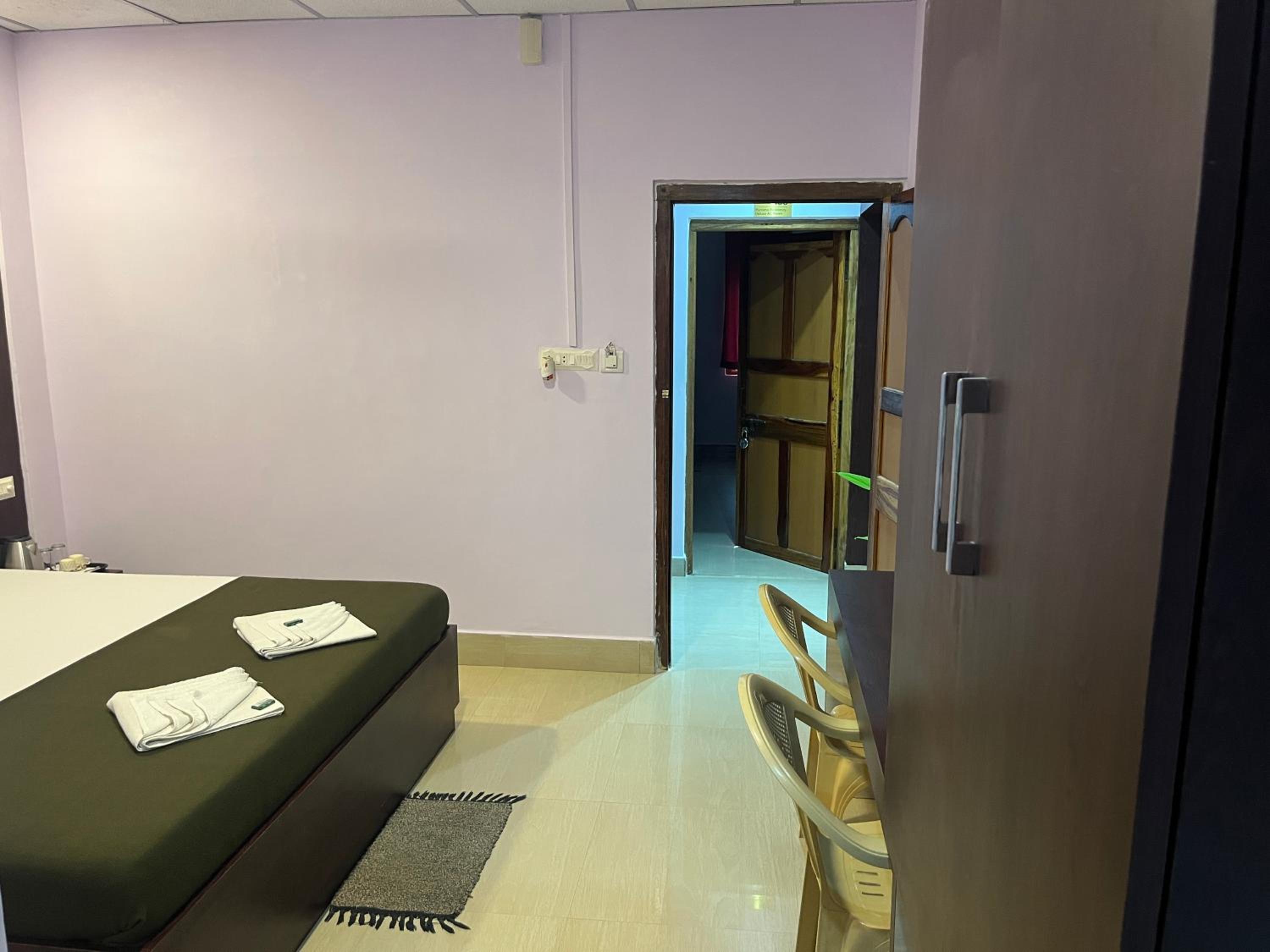 Deluxe Room - Photo 25