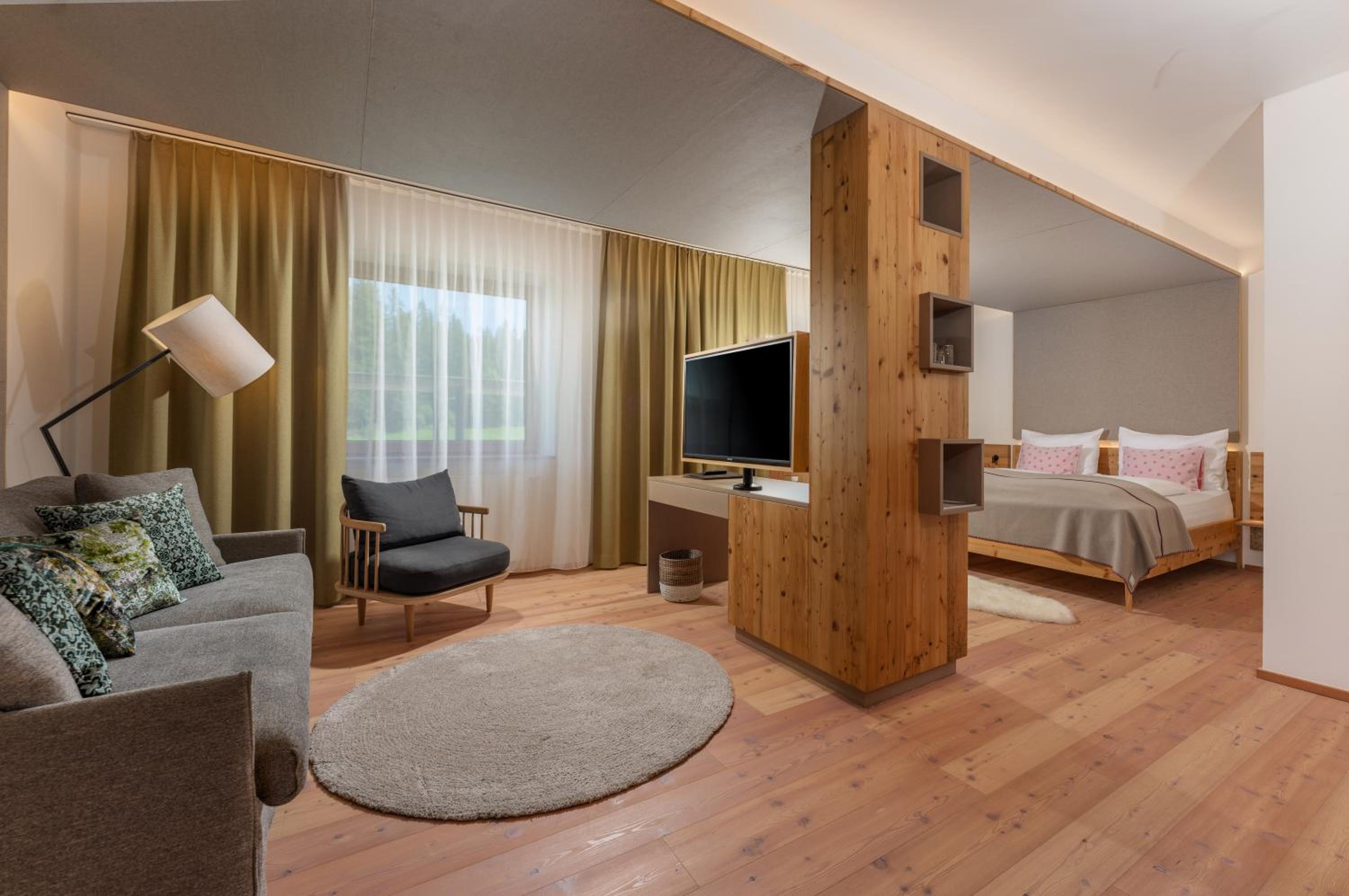 Deluxe Family Room