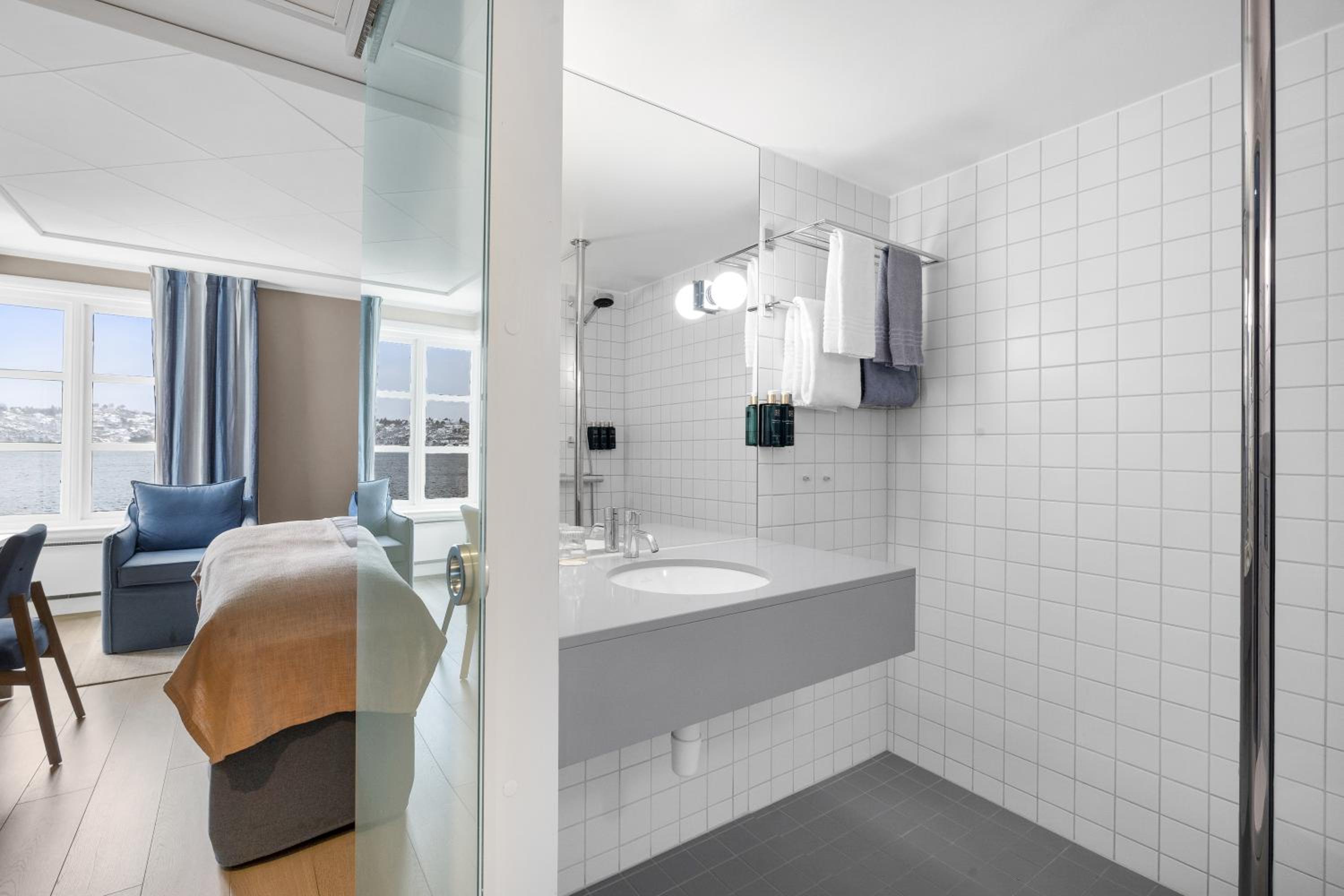 Superior Double or Twin Room with Sea View - Photo 3