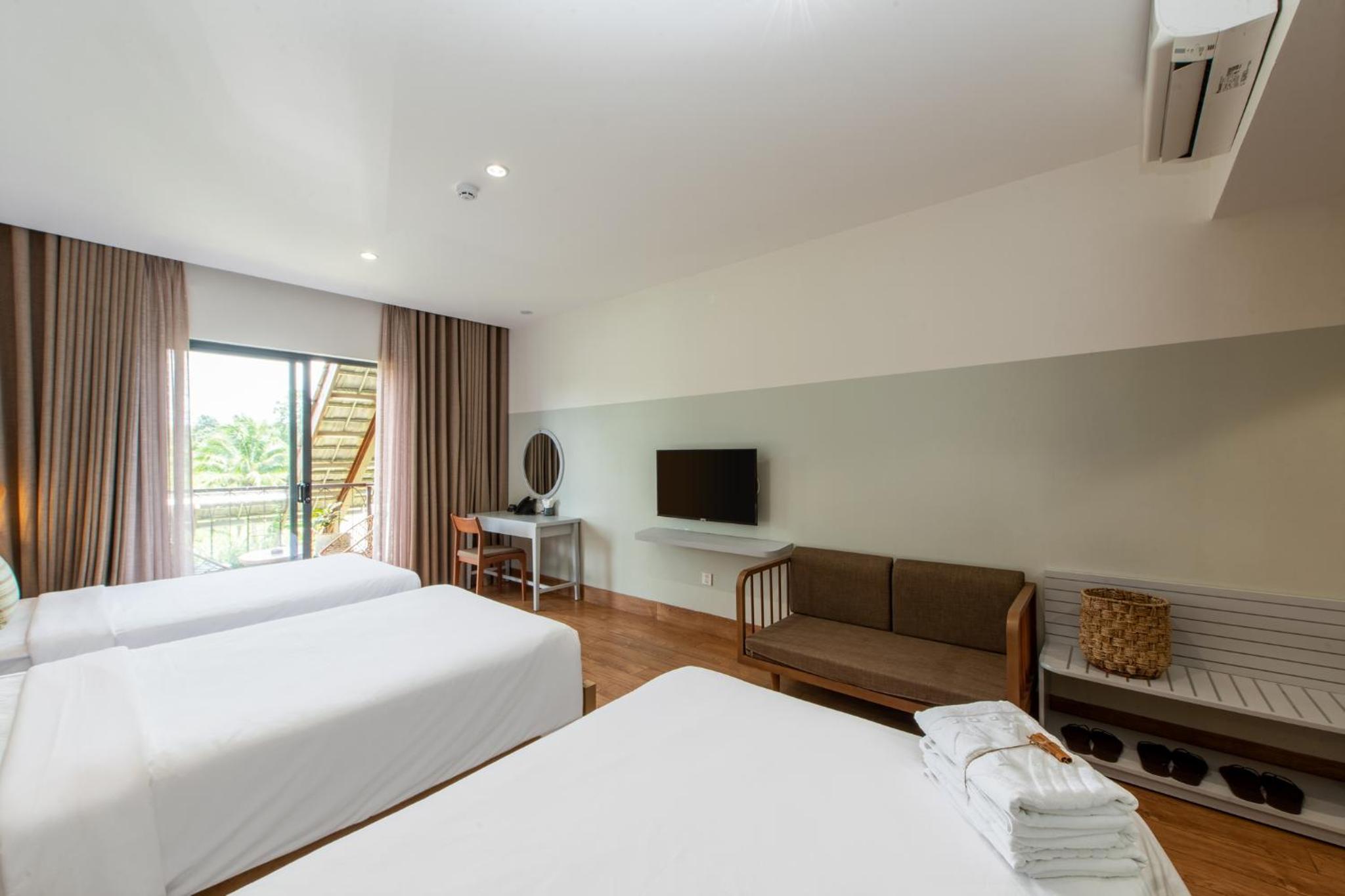 Triple Room with Balcony