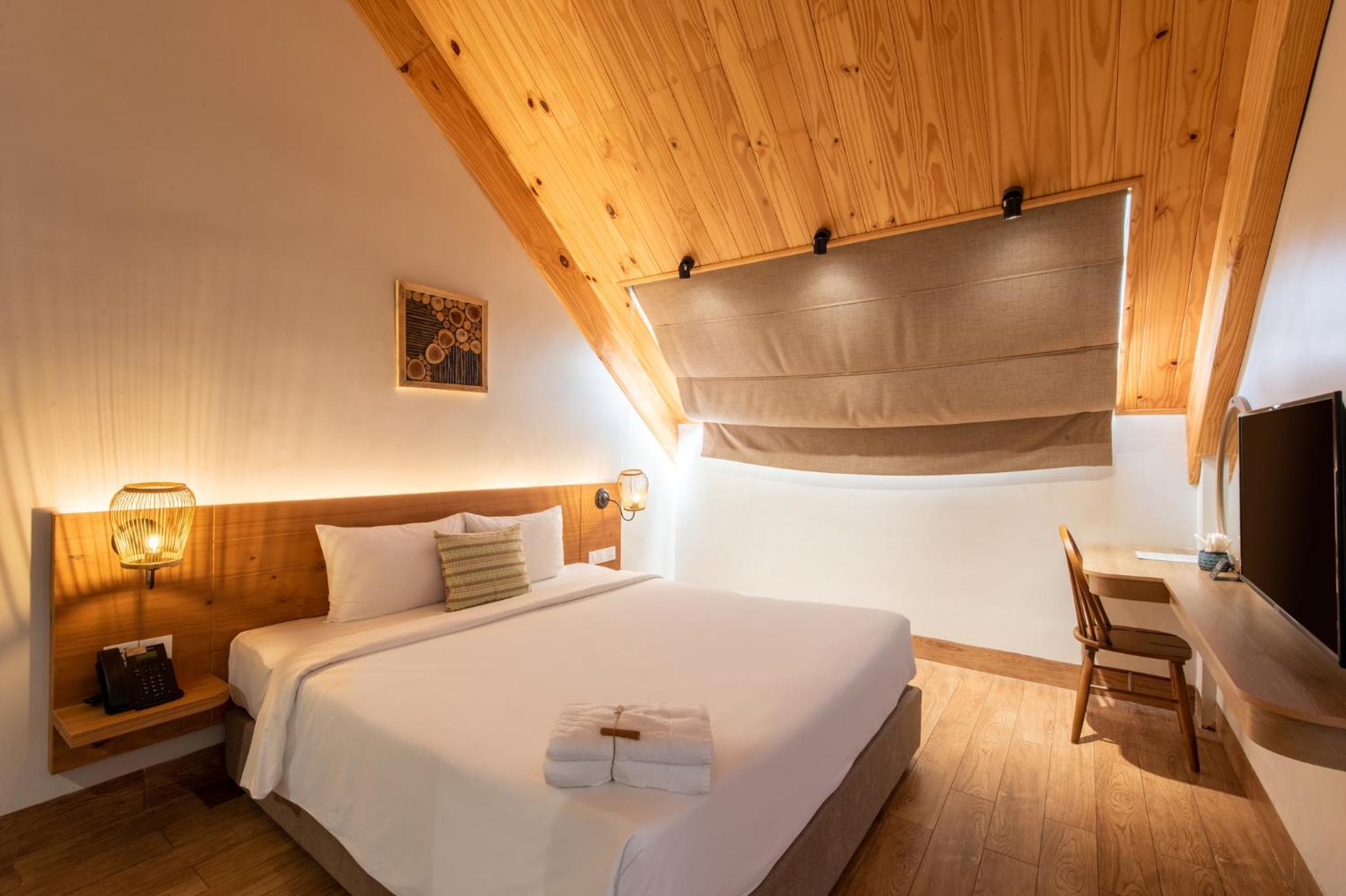 King Room with Mountain View