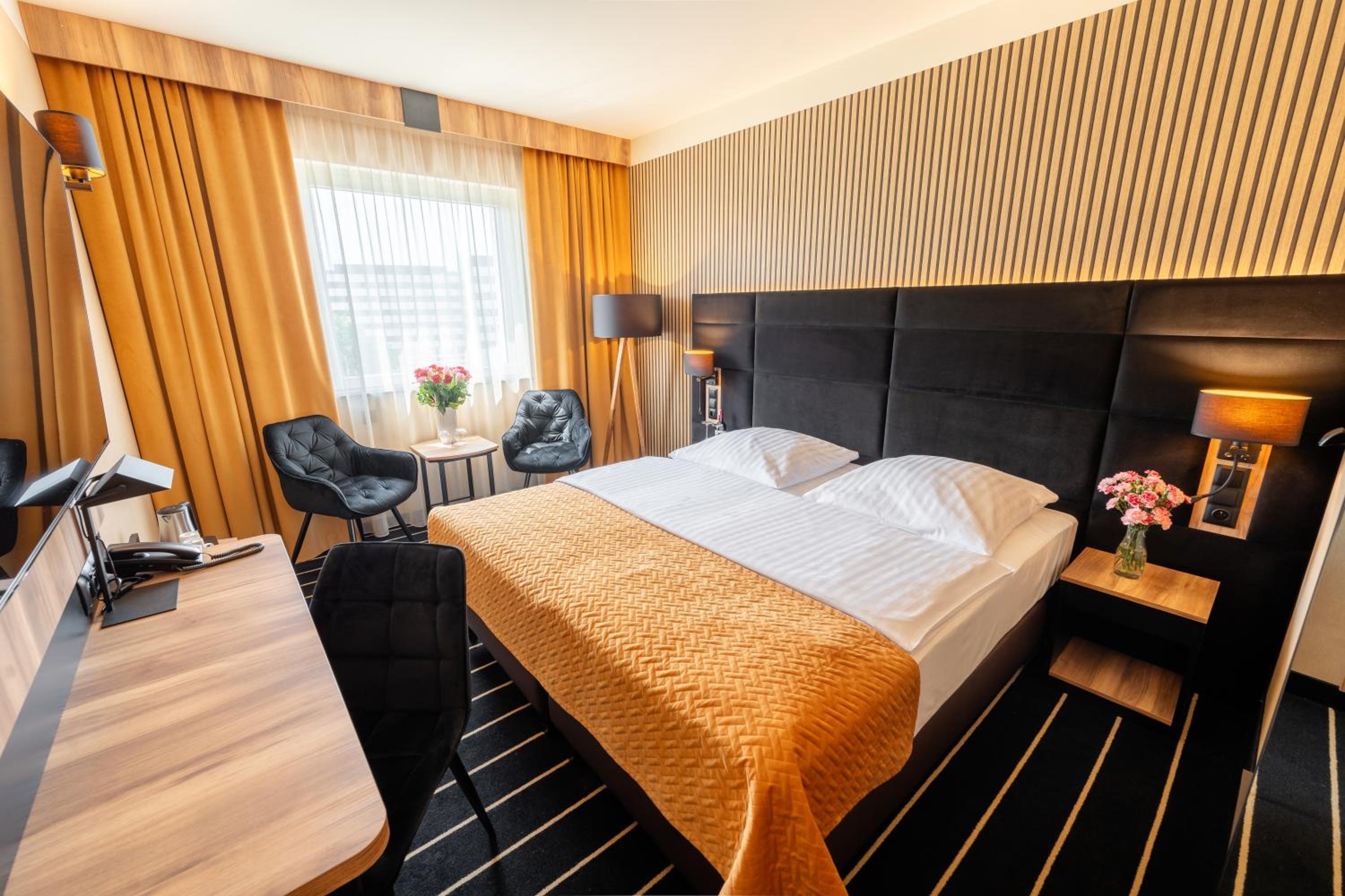 Business Double Room - Photo 1
