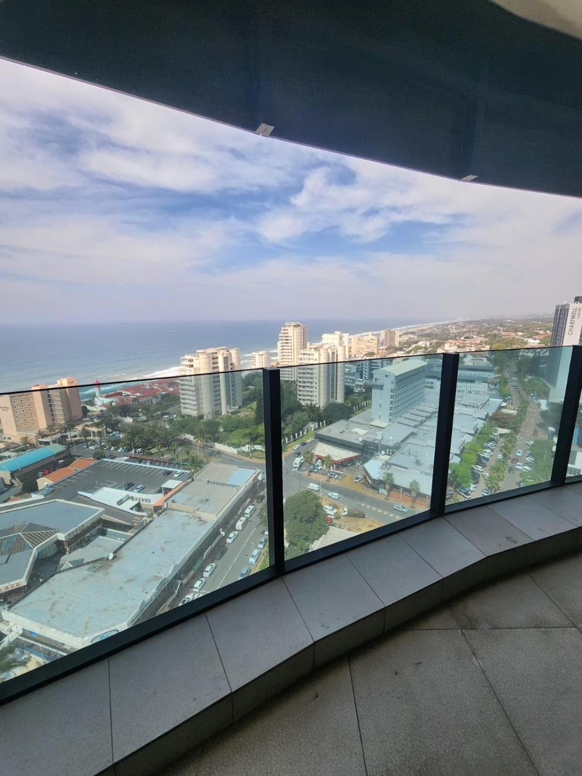 One-Bedroom Apartment with Balcony and Sea View photo 2