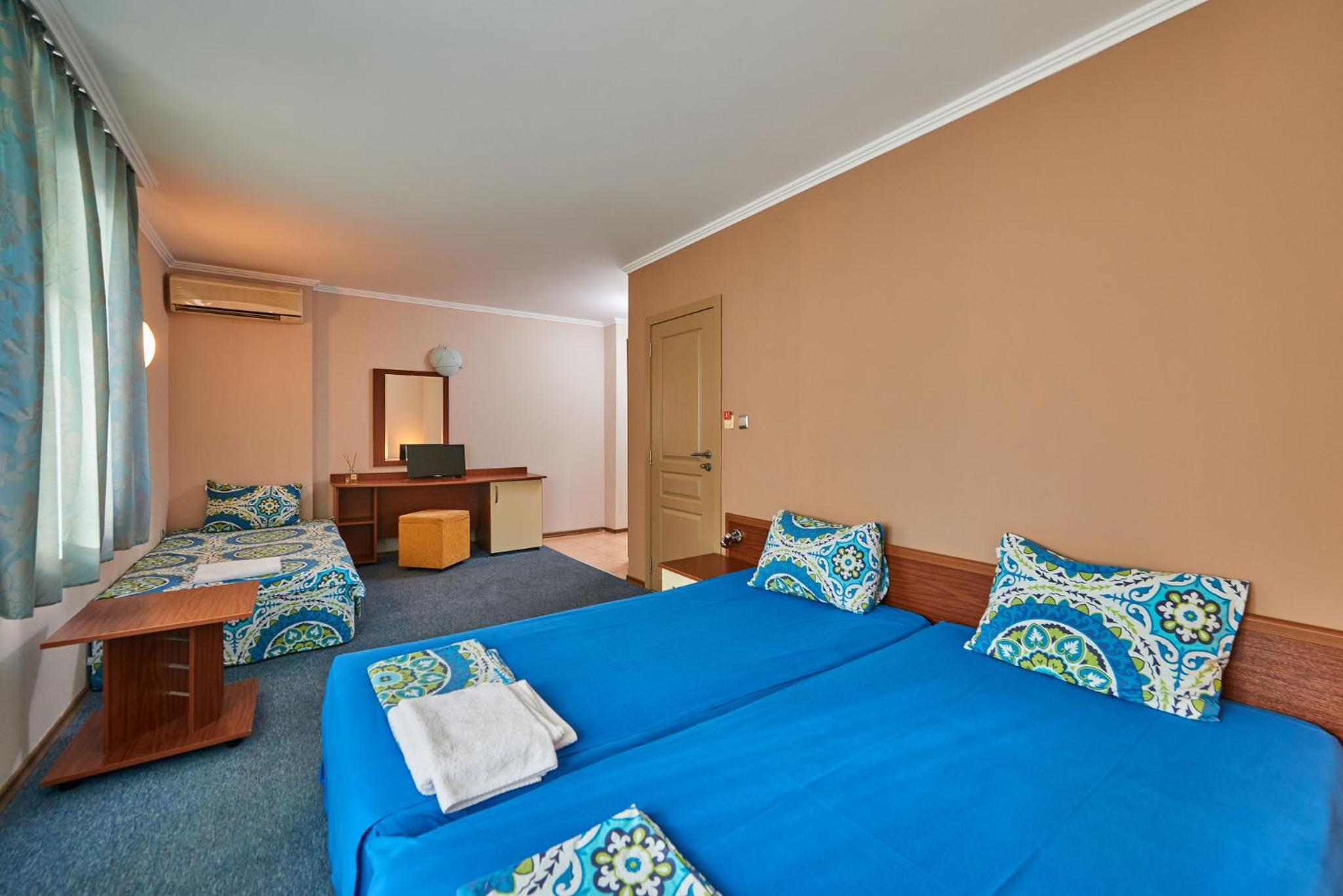 Comfort Triple Room
