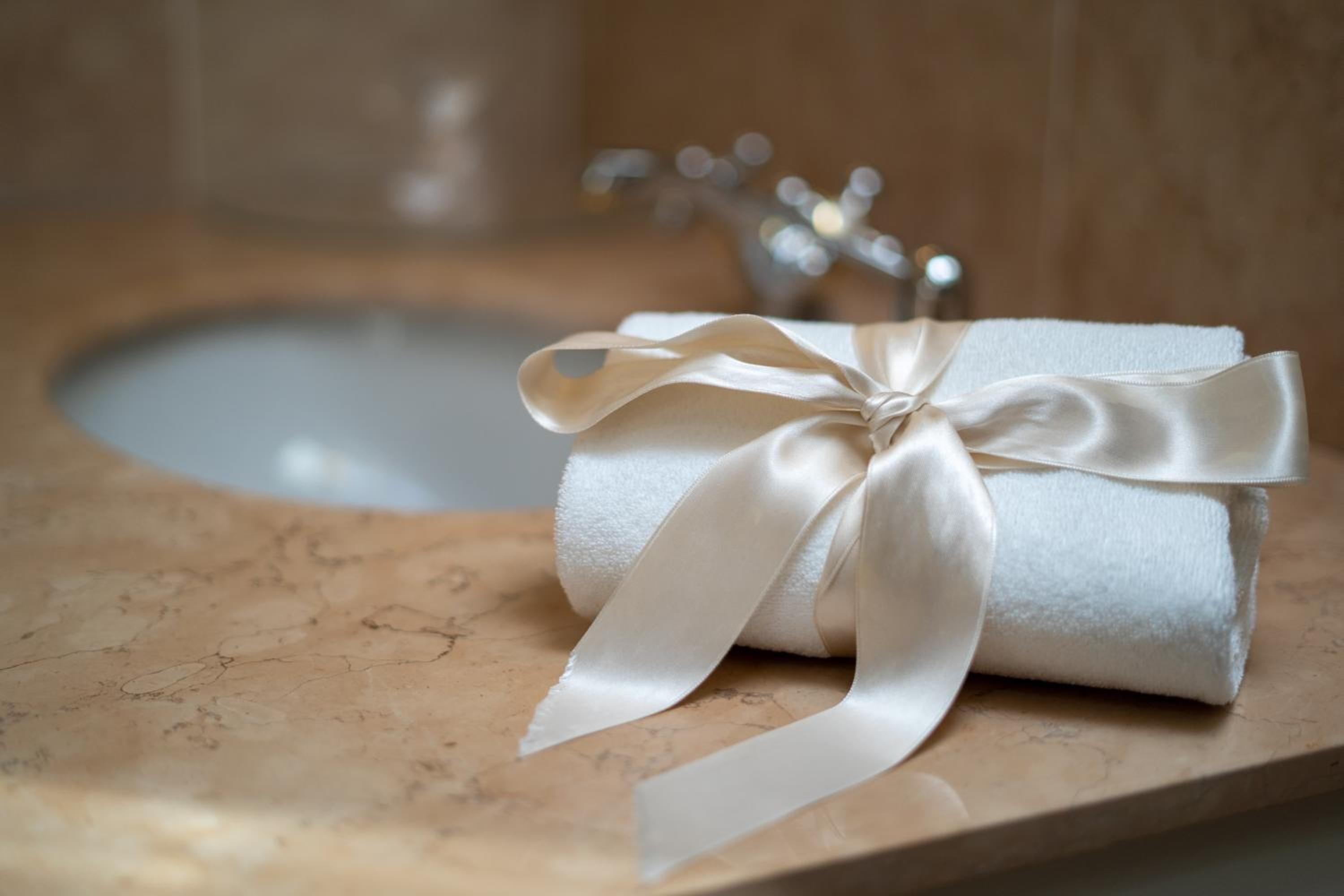 Deluxe Suite with Spa Bath photo 2