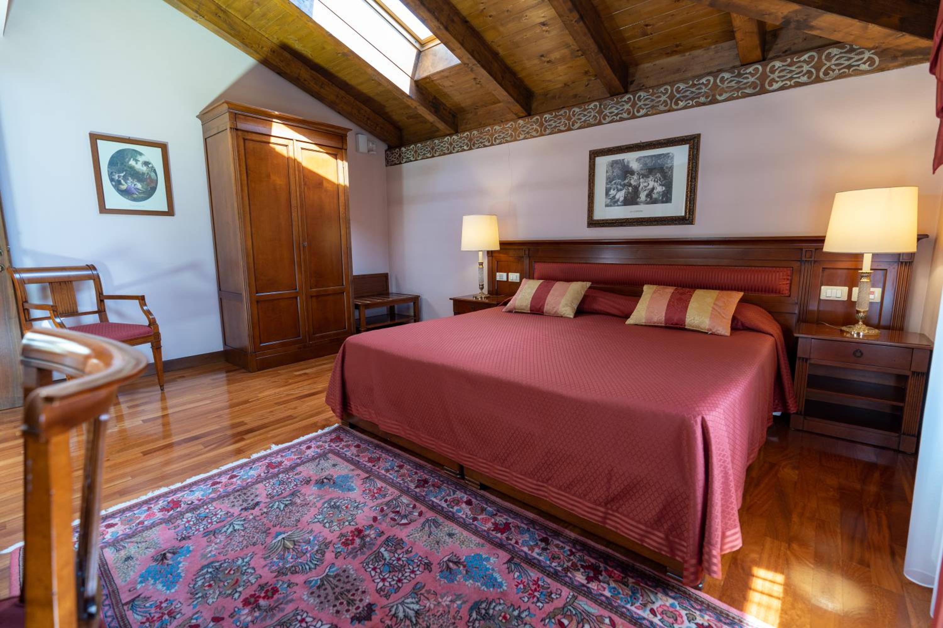 Deluxe Suite with Spa Bath