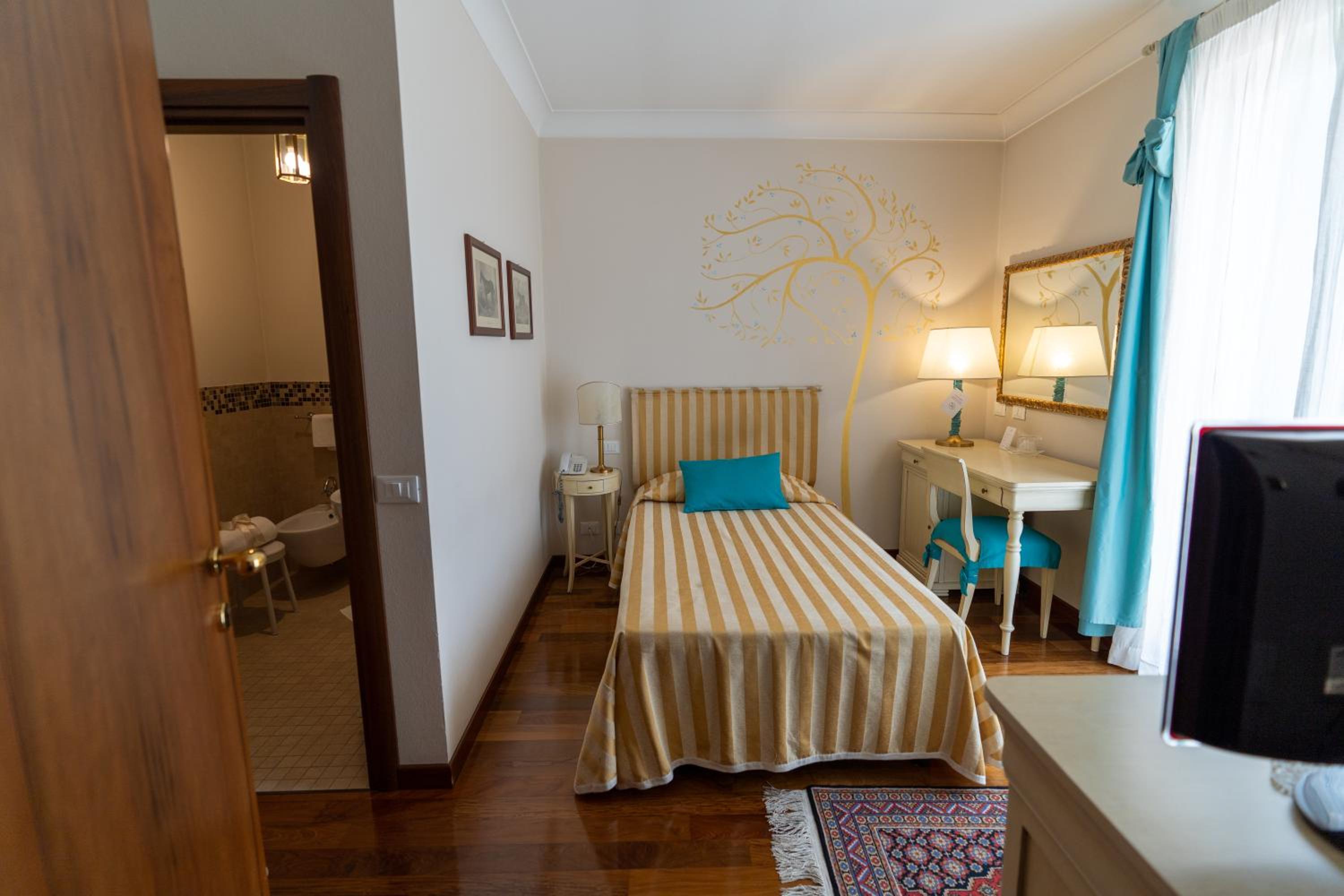 Single Room photo 3