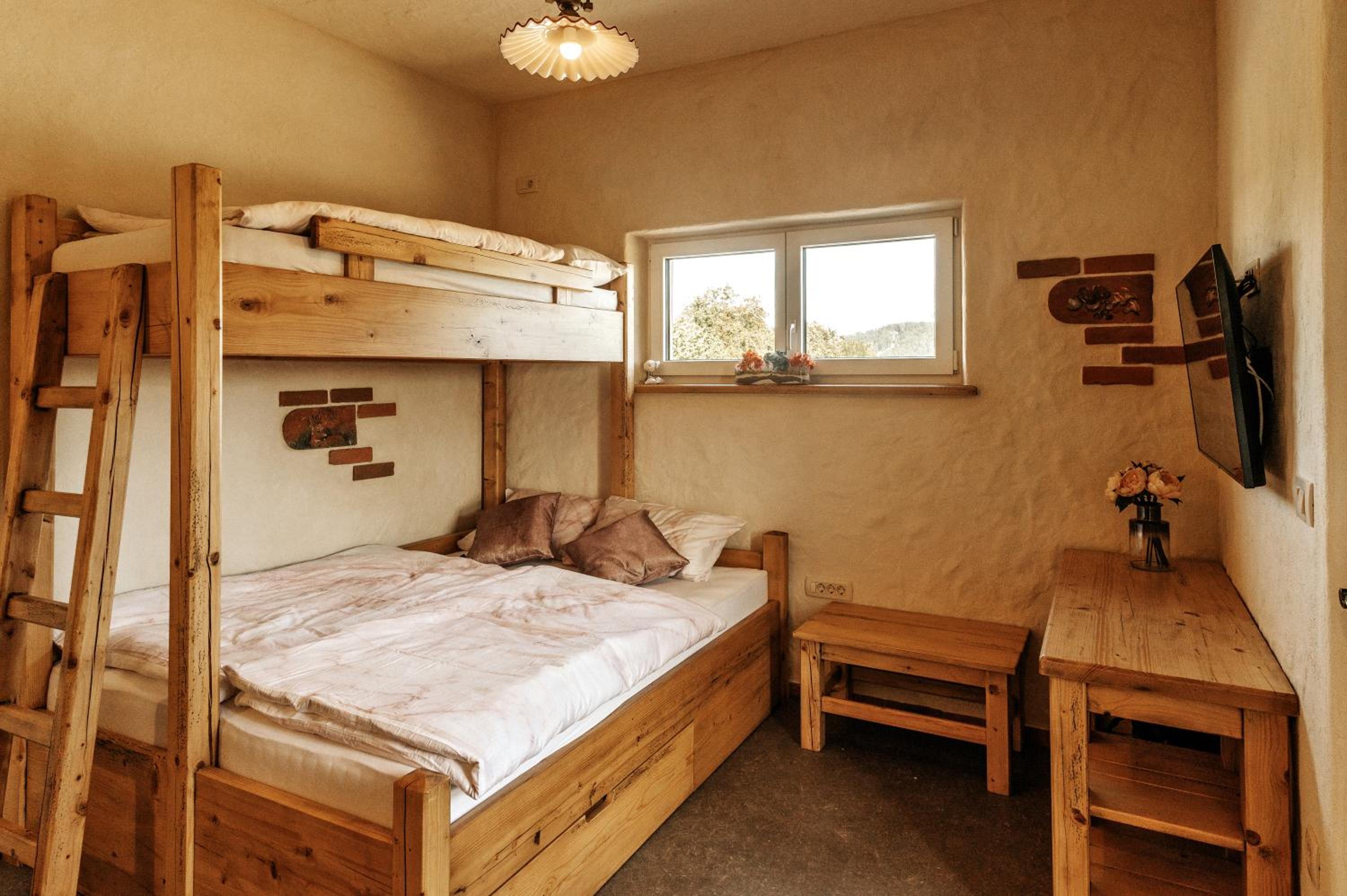 Deluxe Room (2 Adults + 1 Child) photo 1