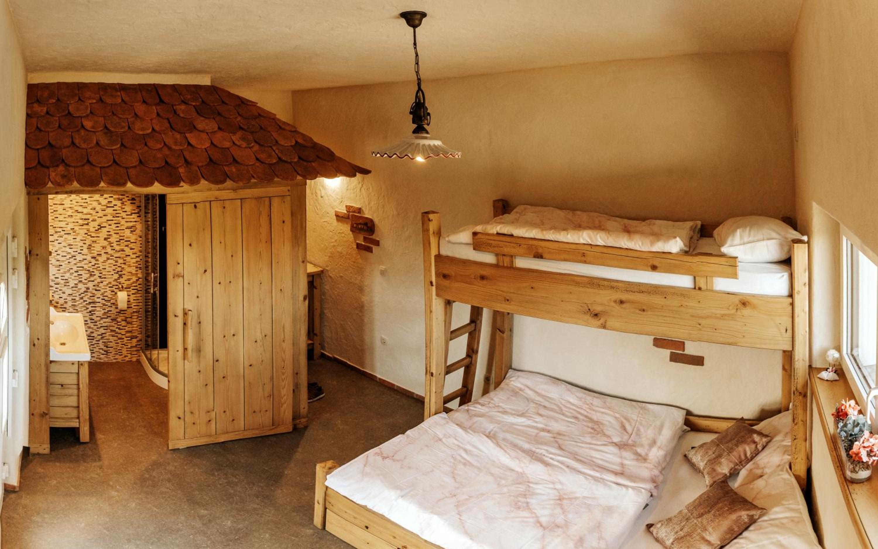 Deluxe Room (2 Adults + 1 Child) photo 3