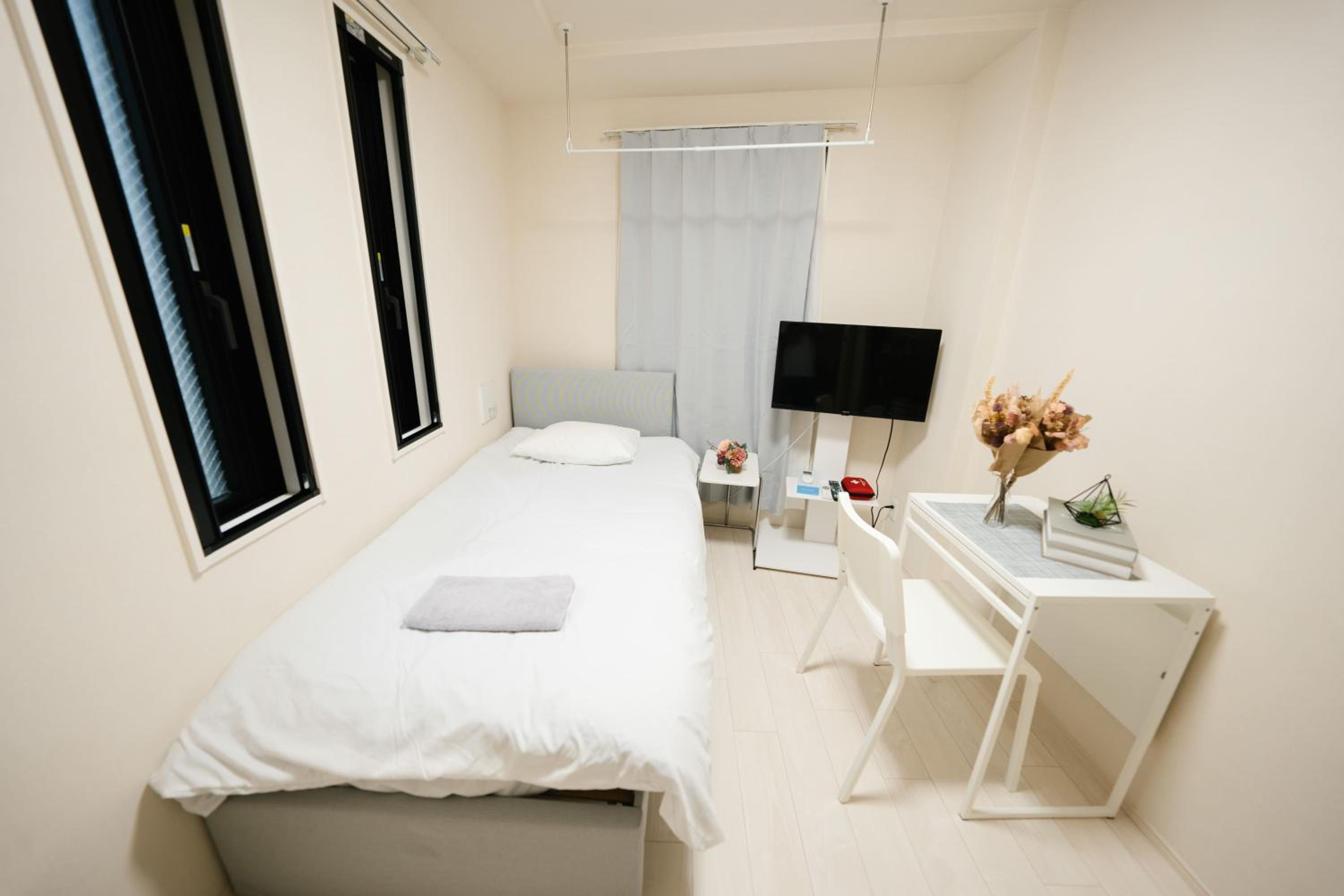 One-Bedroom Apartment photo 1