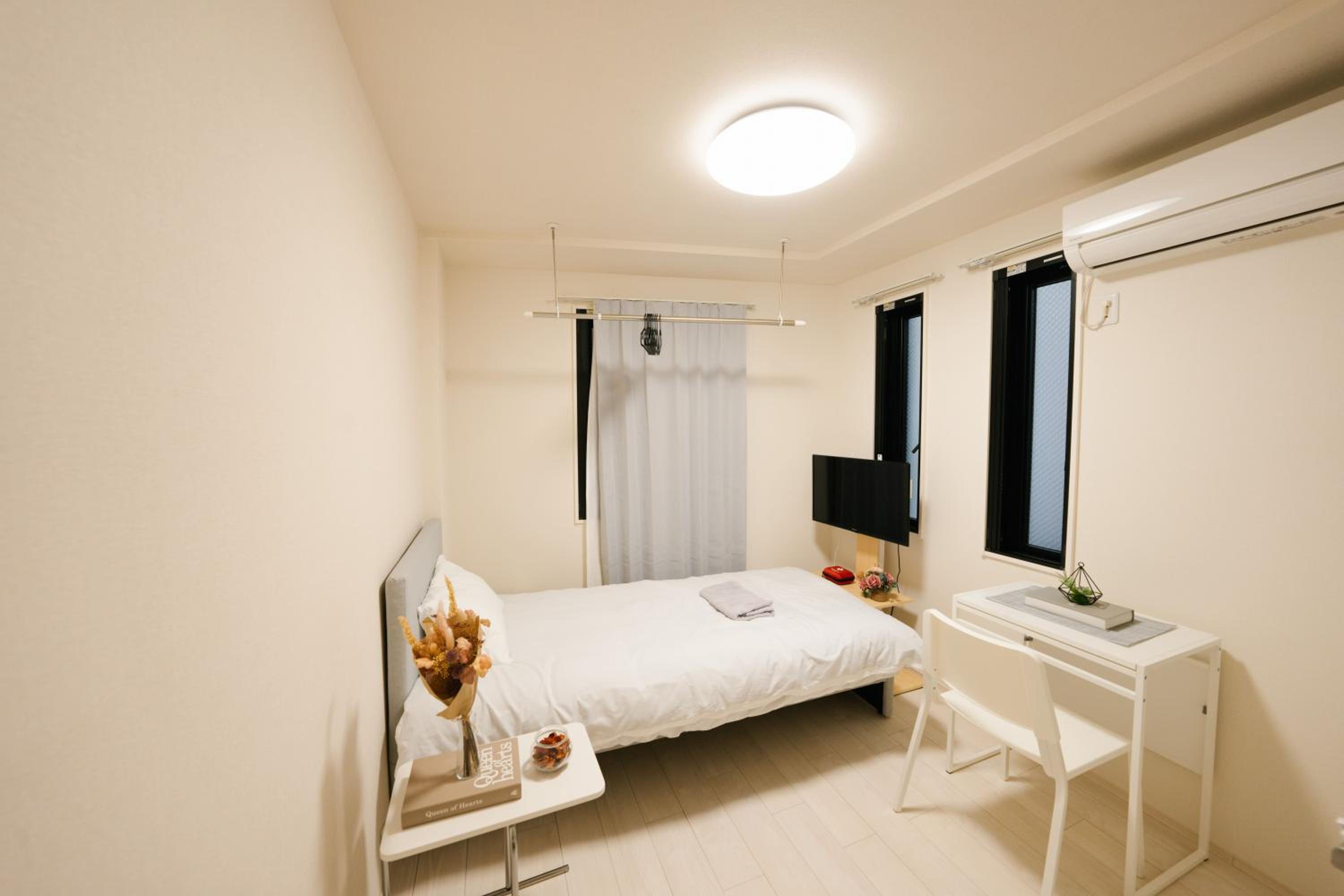 One-Bedroom Apartment photo 1