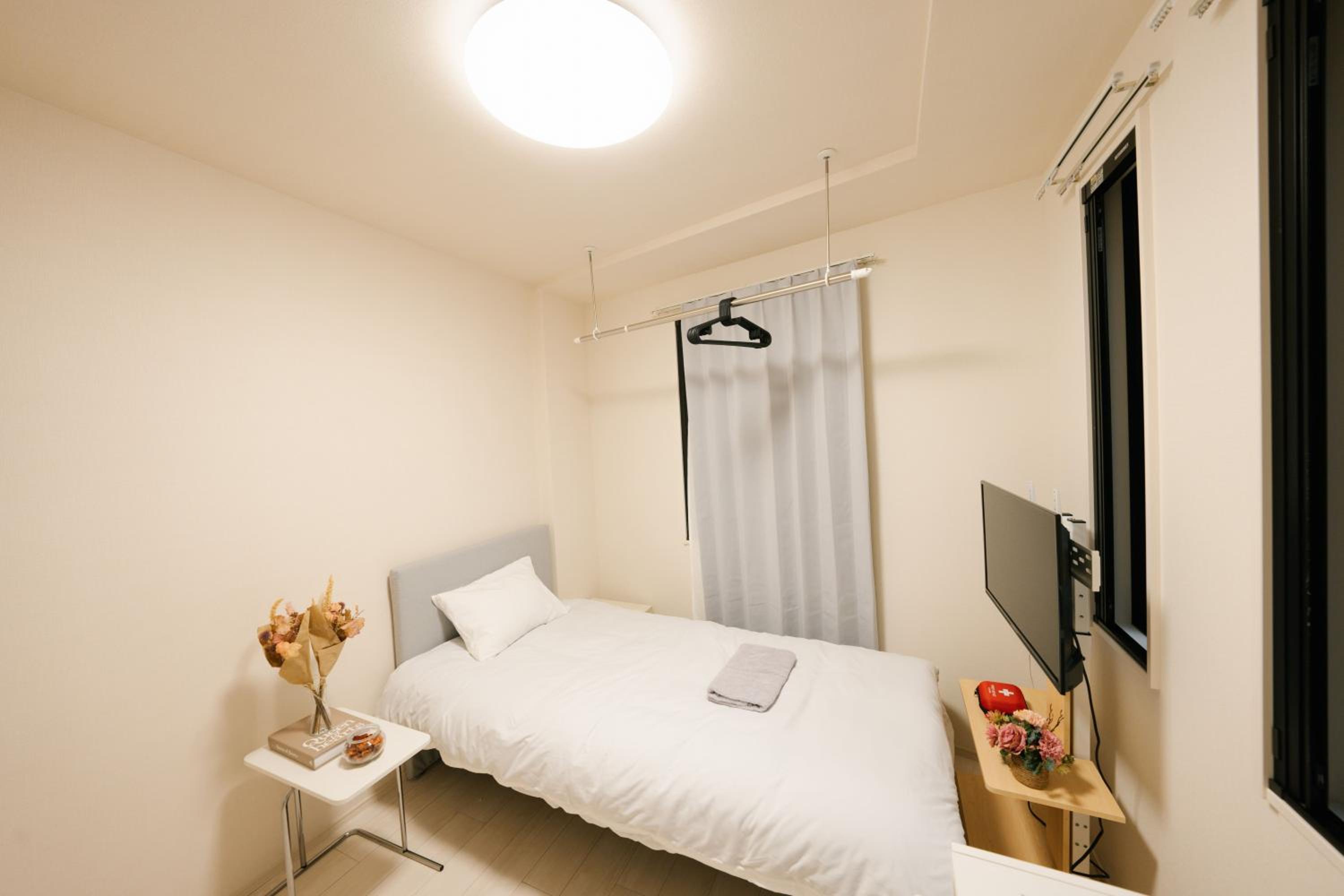 One-Bedroom Apartment photo 1