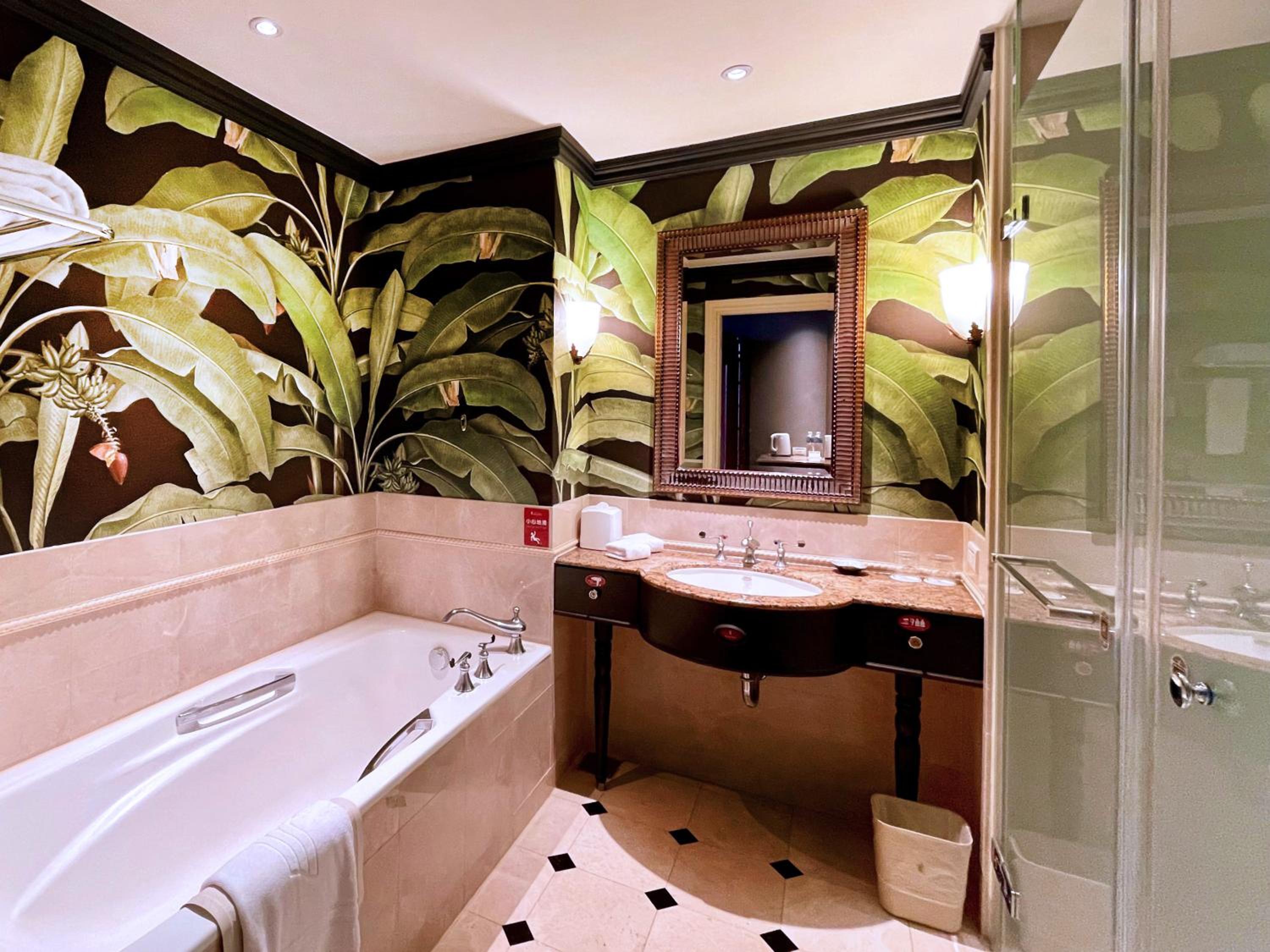 Deluxe Double Room with Ocean View - Photo 4