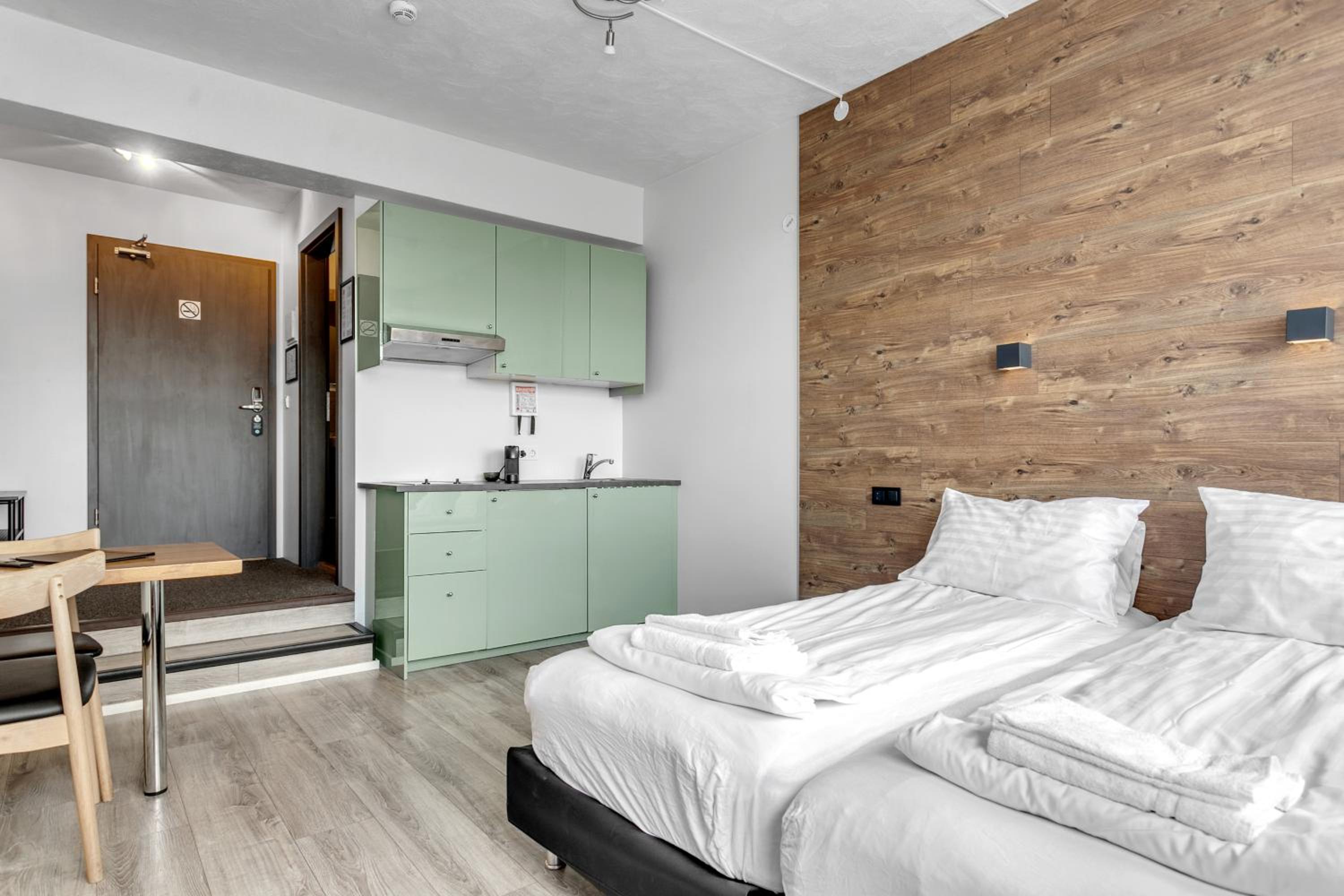 Studio Apartment - Photo 1