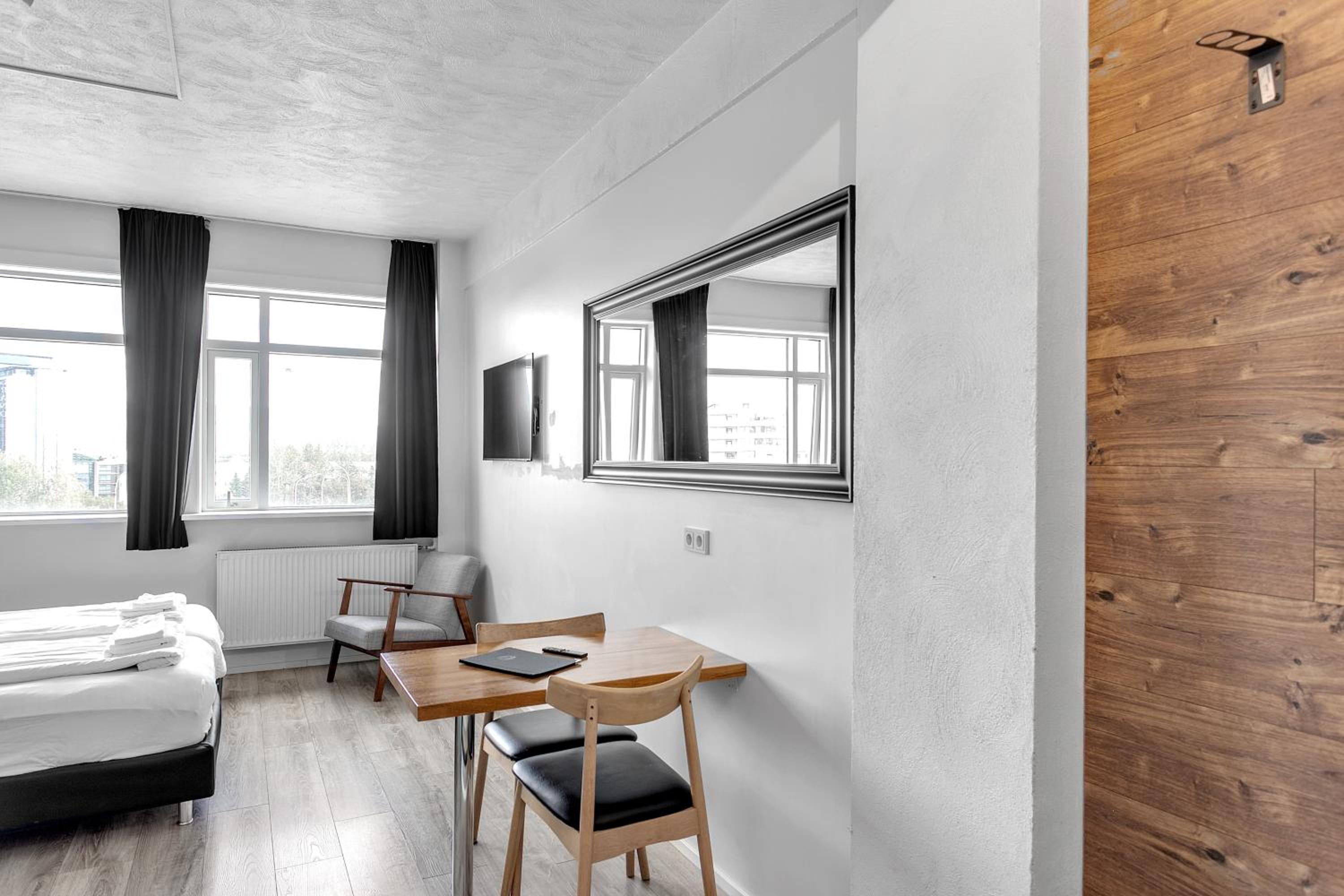 Studio Apartment - Photo 4