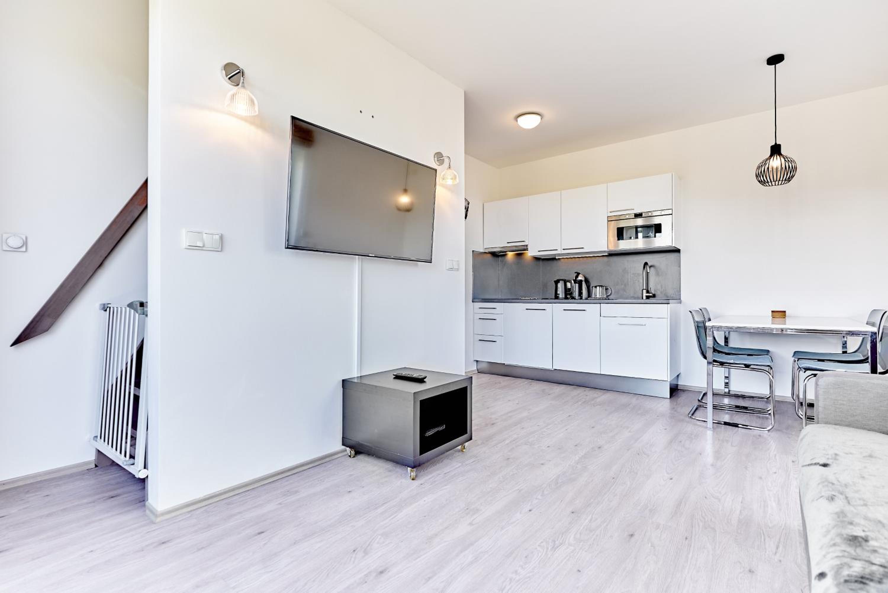 Studio Apartment with Balcony photo 1