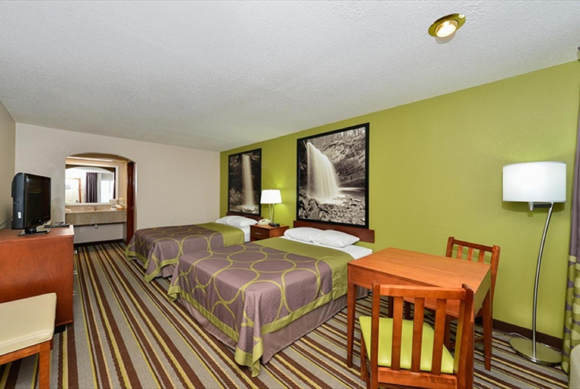 Queen Room with Two Queen Beds - Smoking - Photo 1