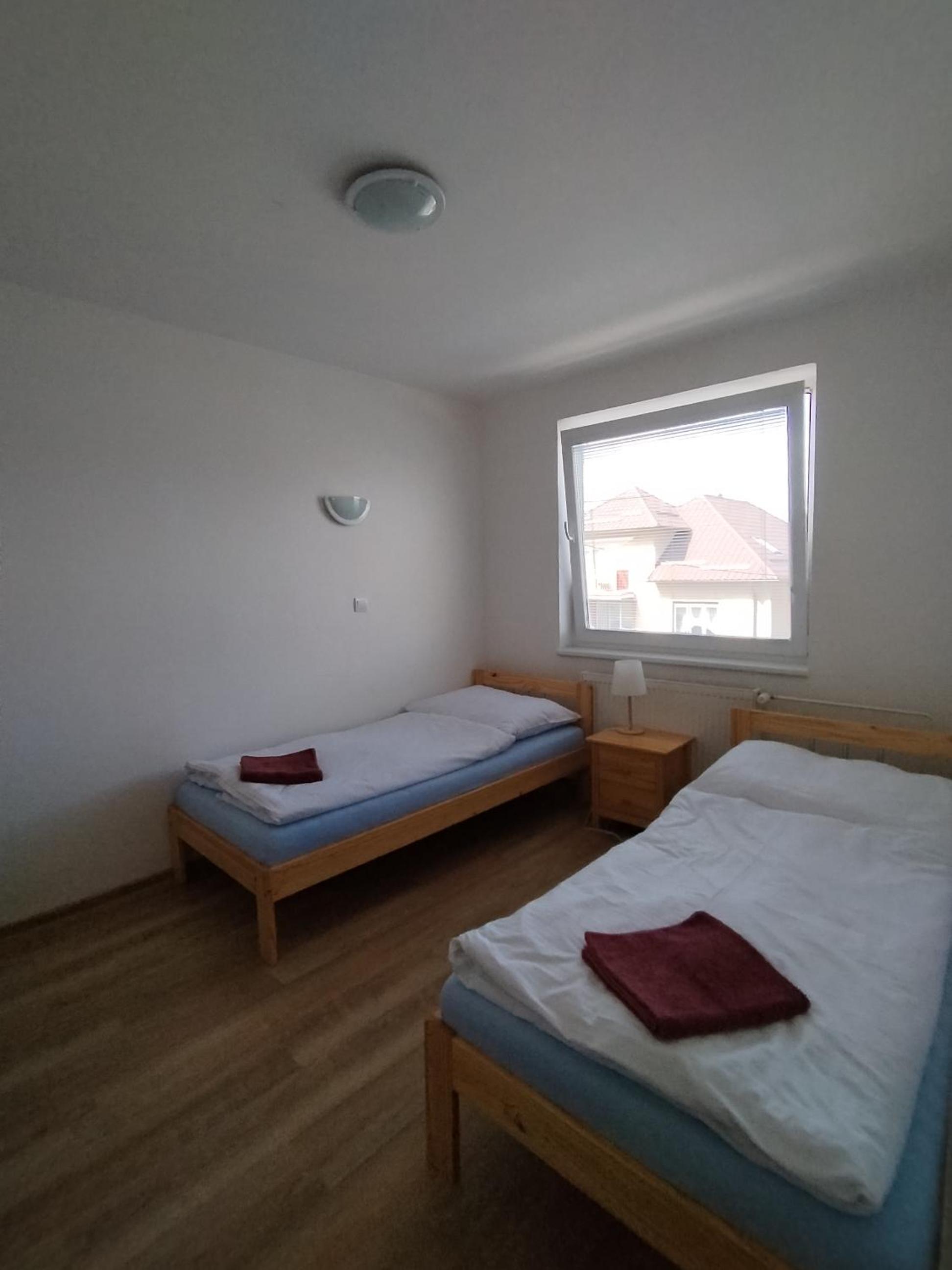 Twin Room with Bathroom - Photo 3
