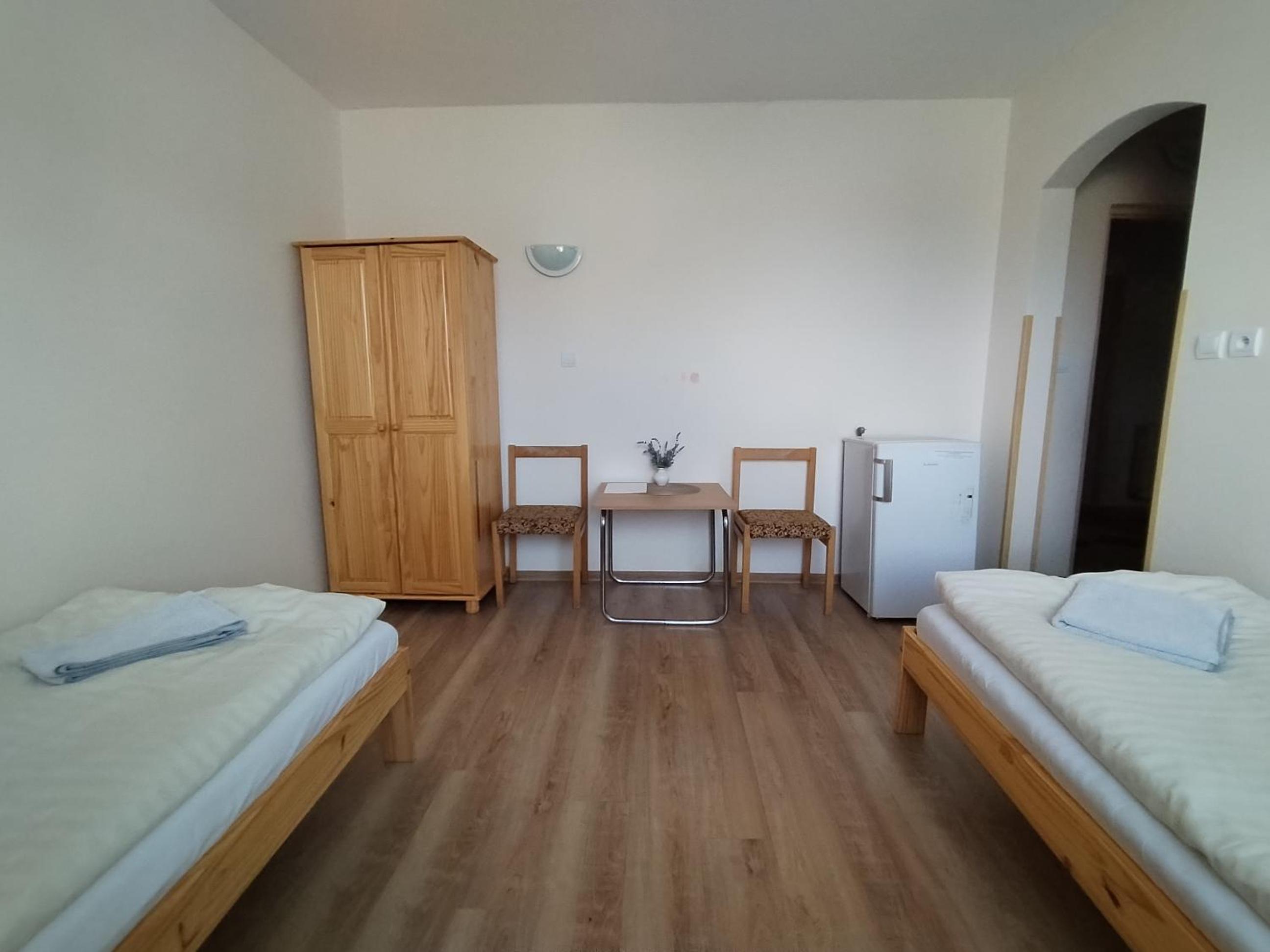 Twin Room with Bathroom - Photo 4