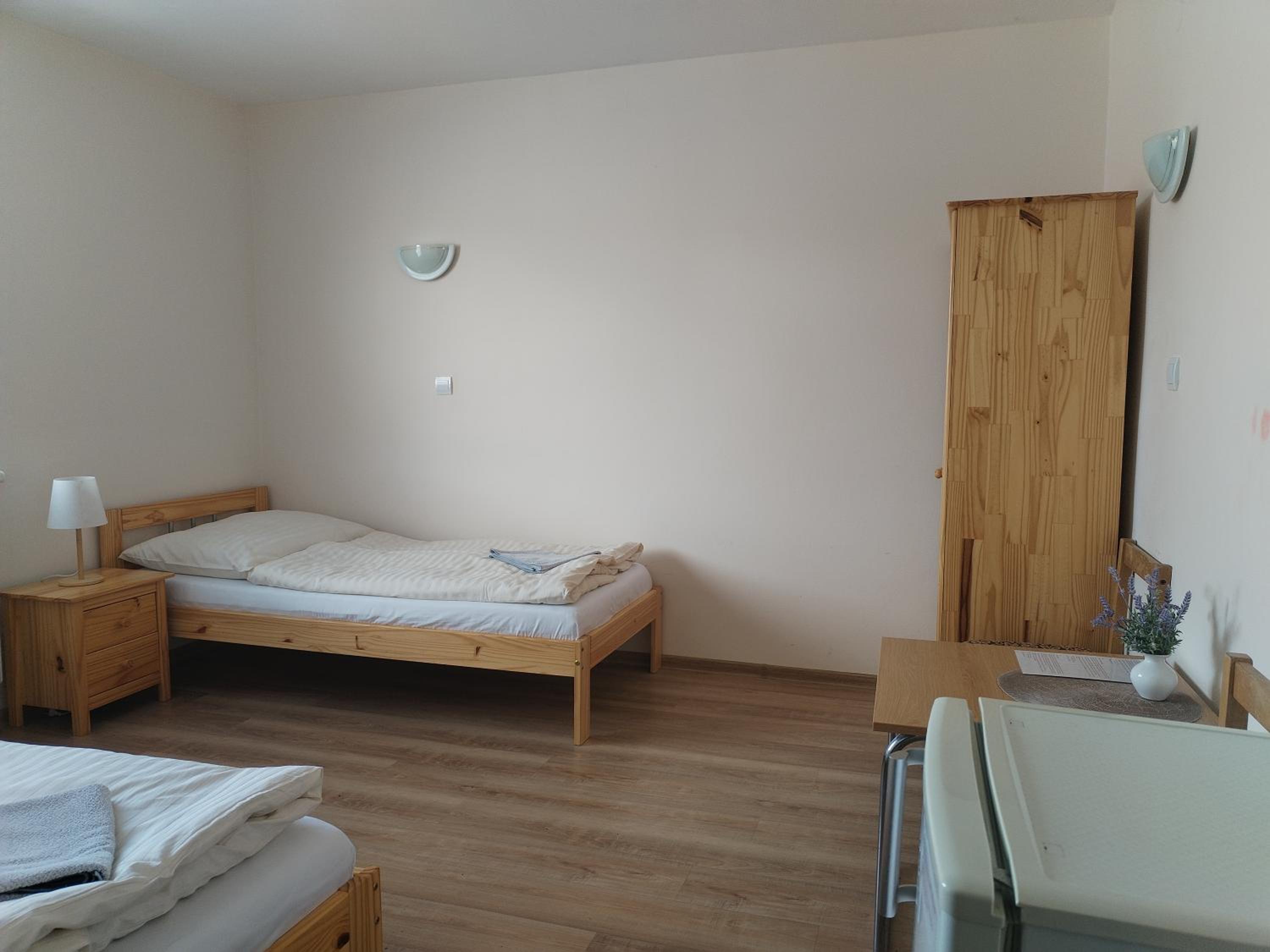 Twin Room with Bathroom - Photo 5