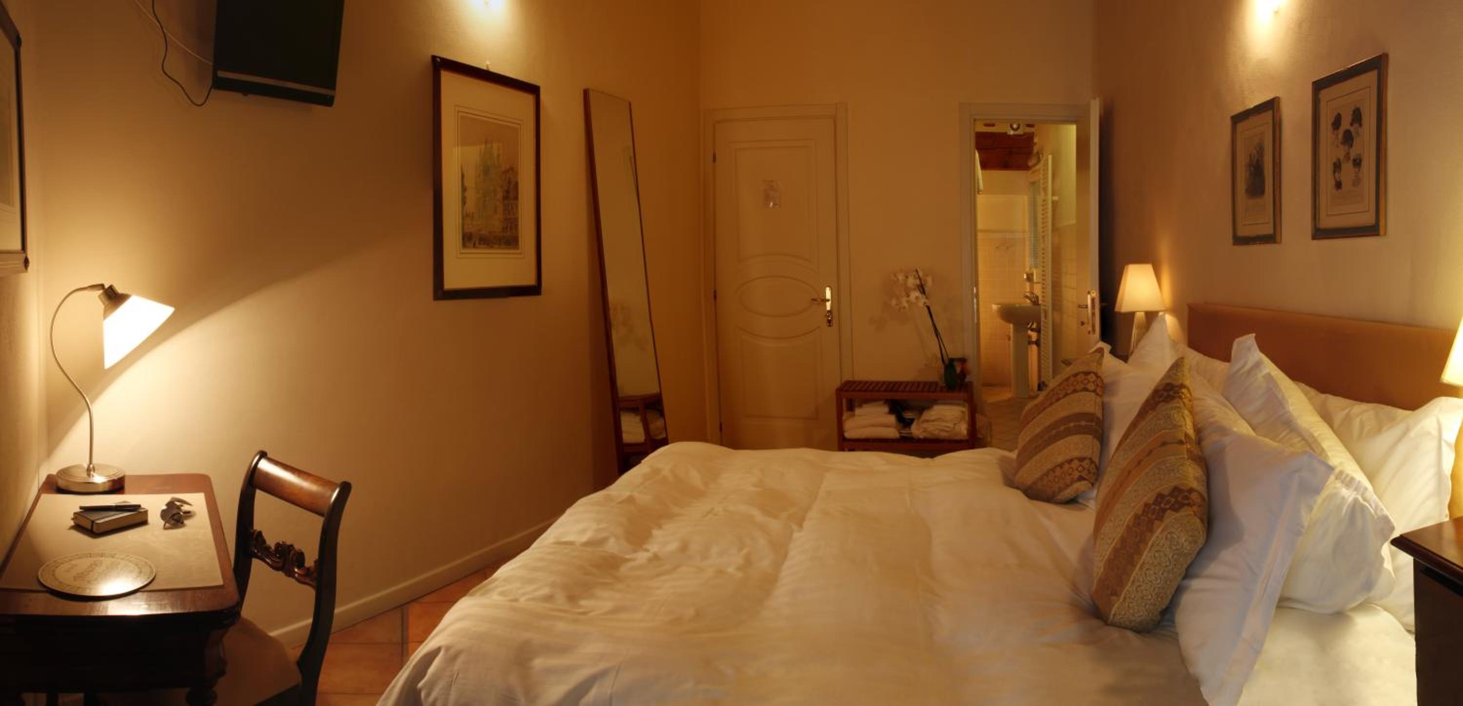 Double Room - Photo 9