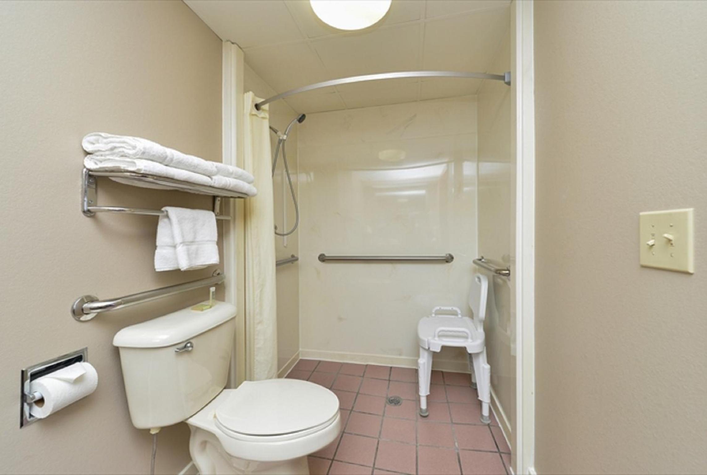 King Room - Mobility Access/Non-Smoking photo 2