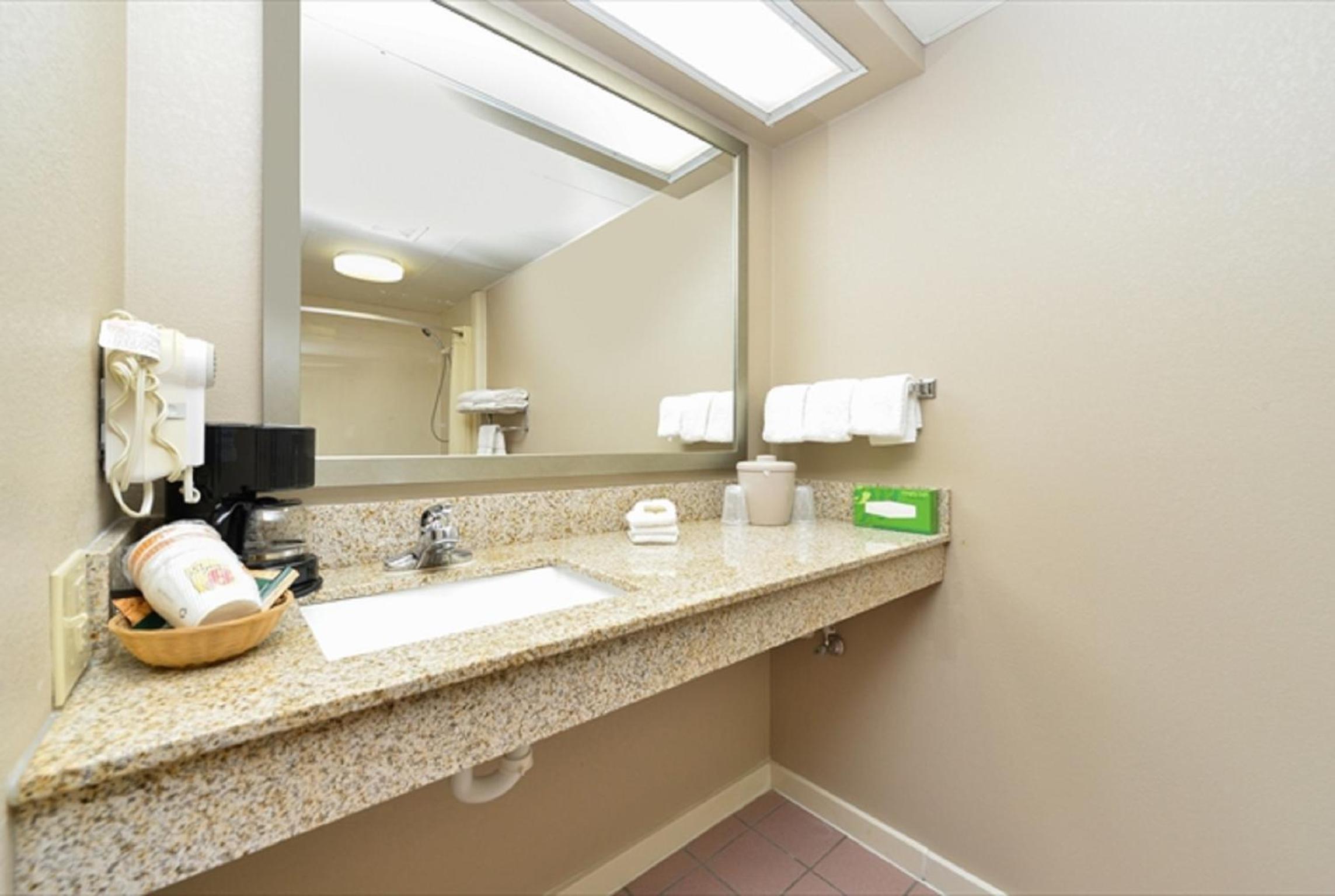 King Room - Mobility Access/Non-Smoking photo 3