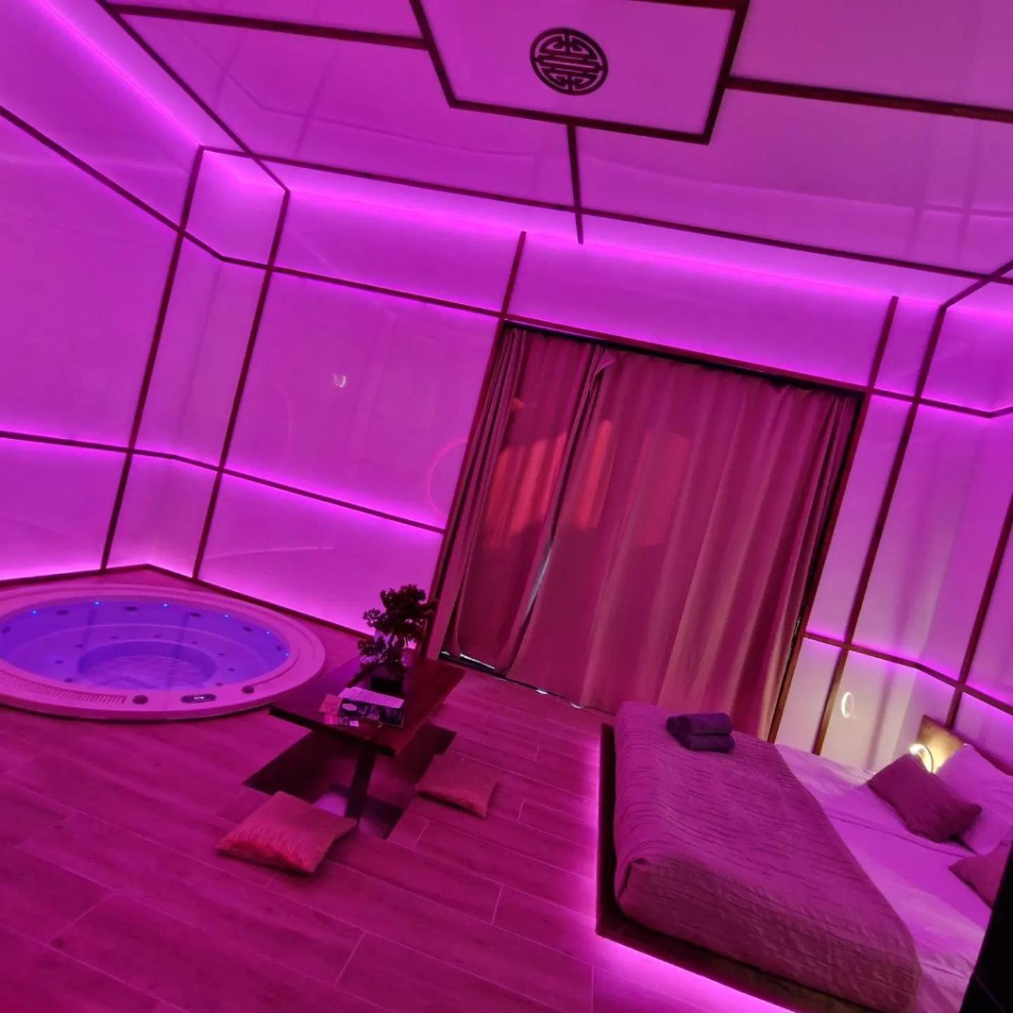 Small Apartment with Jacuzzi - Photo 11