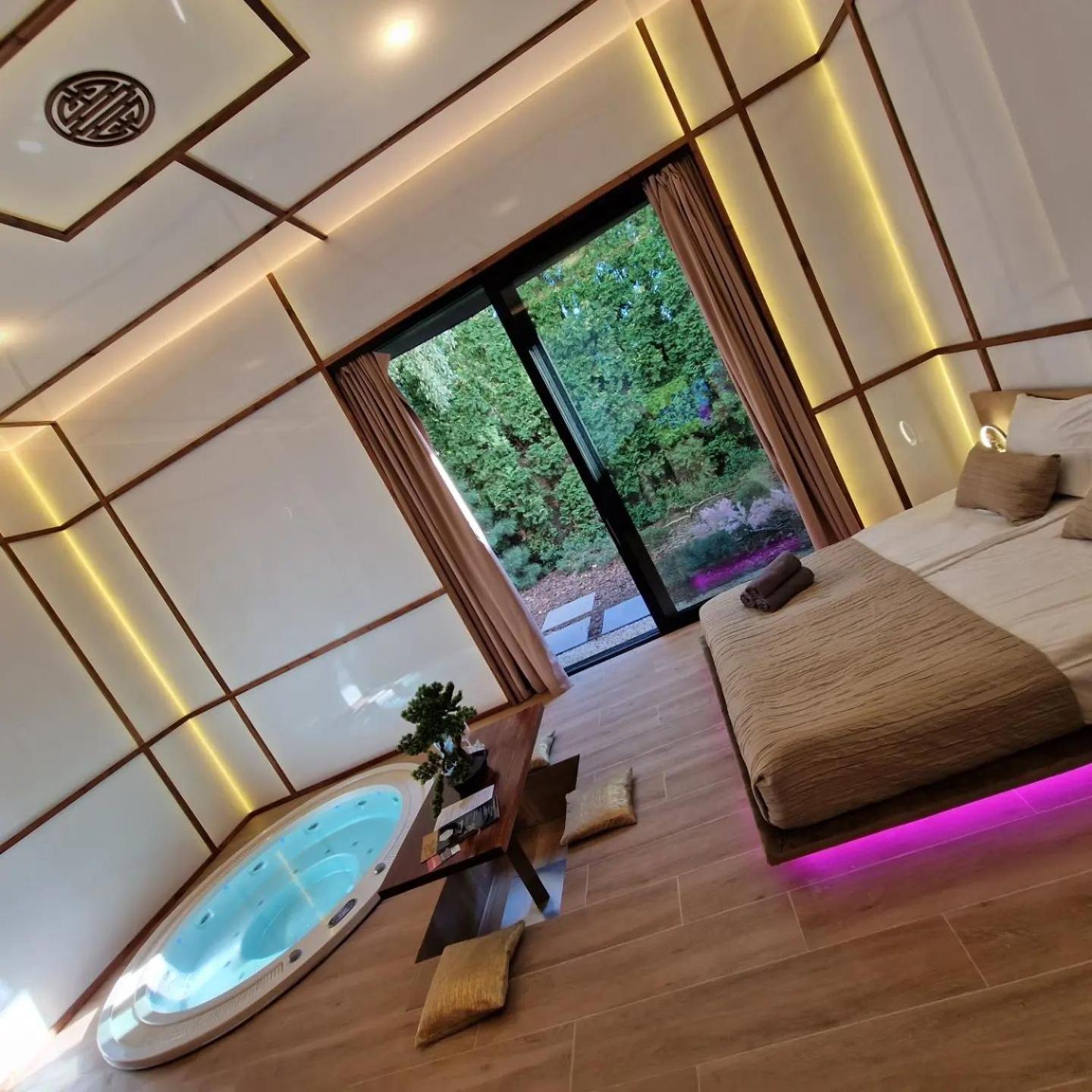 Small Apartment with Jacuzzi - Photo 13