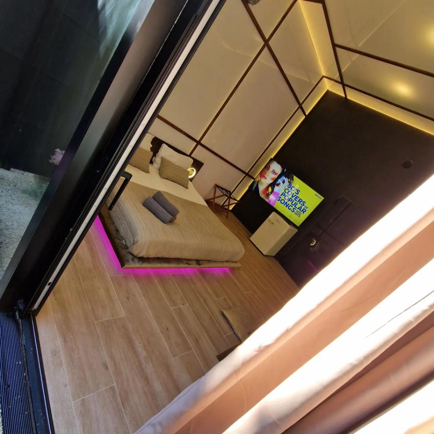 Small Apartment with Jacuzzi - Photo 8