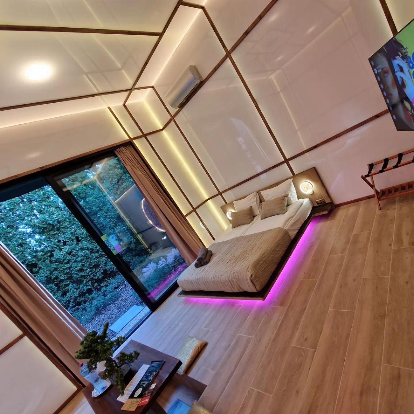 Small Apartment with Jacuzzi - Photo 3
