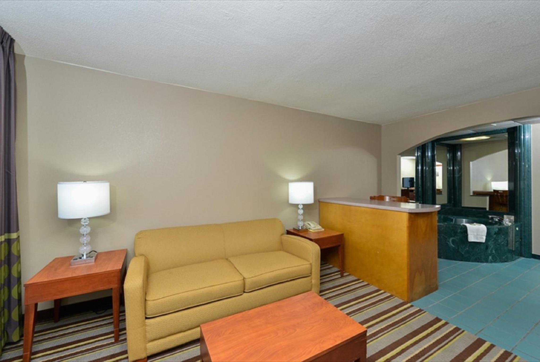 One-Bedroom King Suite - Non-Smoking - Photo 1