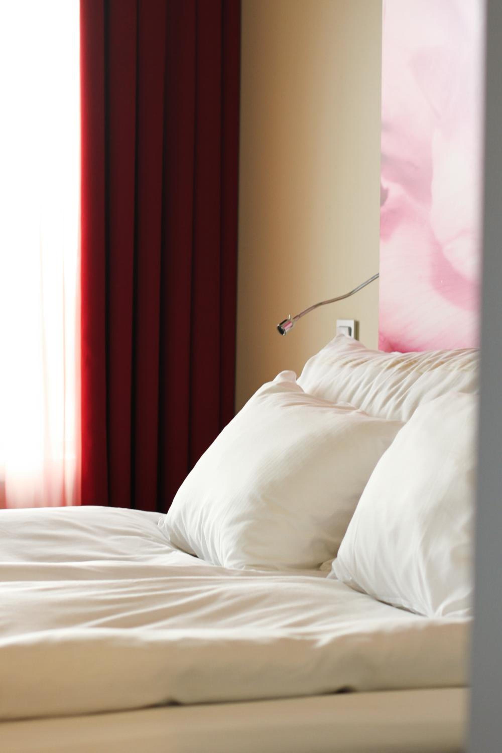 Standard Double or Twin Room - Photo 5