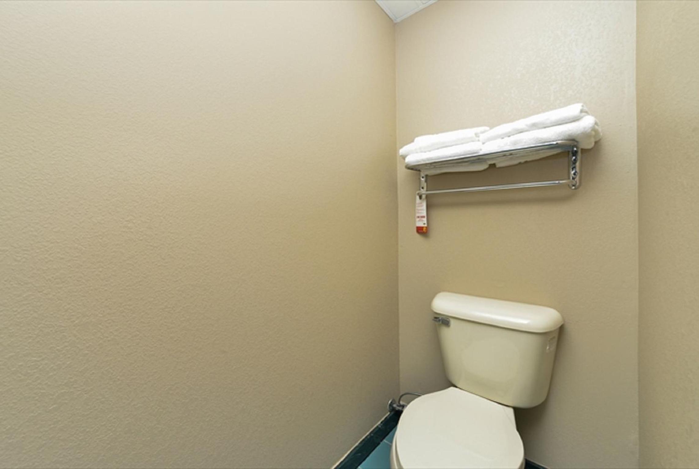One-Bedroom King Suite - Non-Smoking - Photo 7