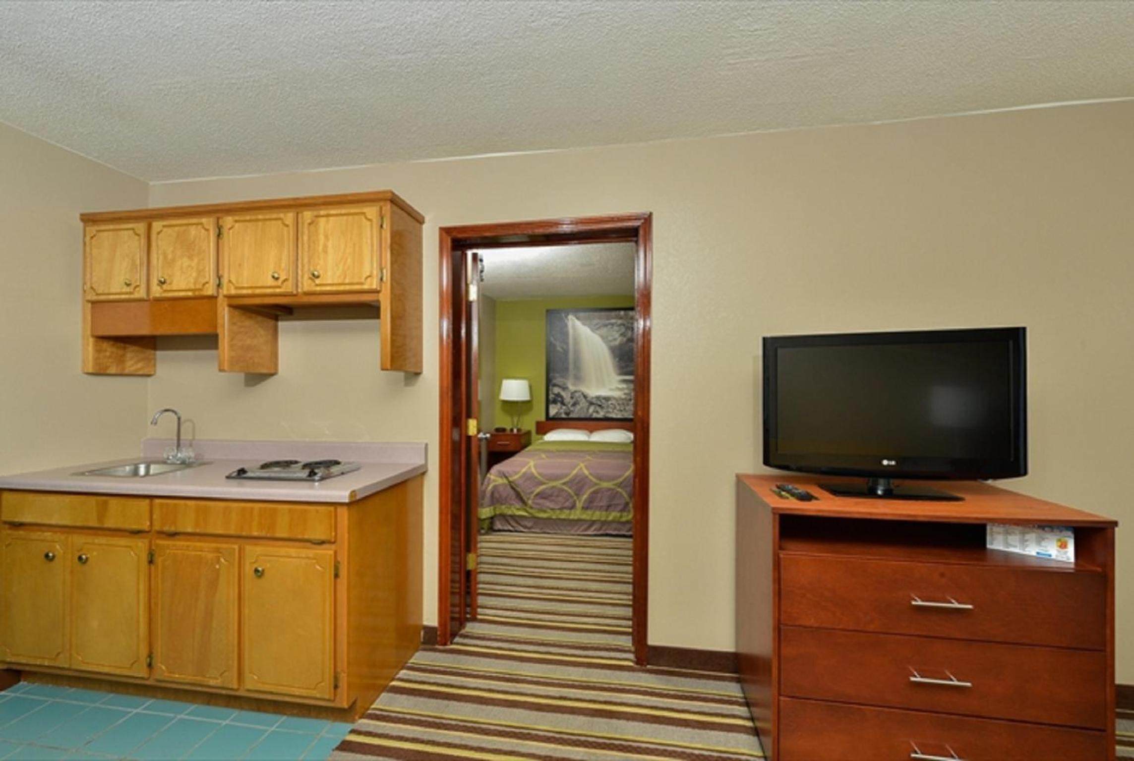 One-Bedroom King Suite - Non-Smoking - Photo 5