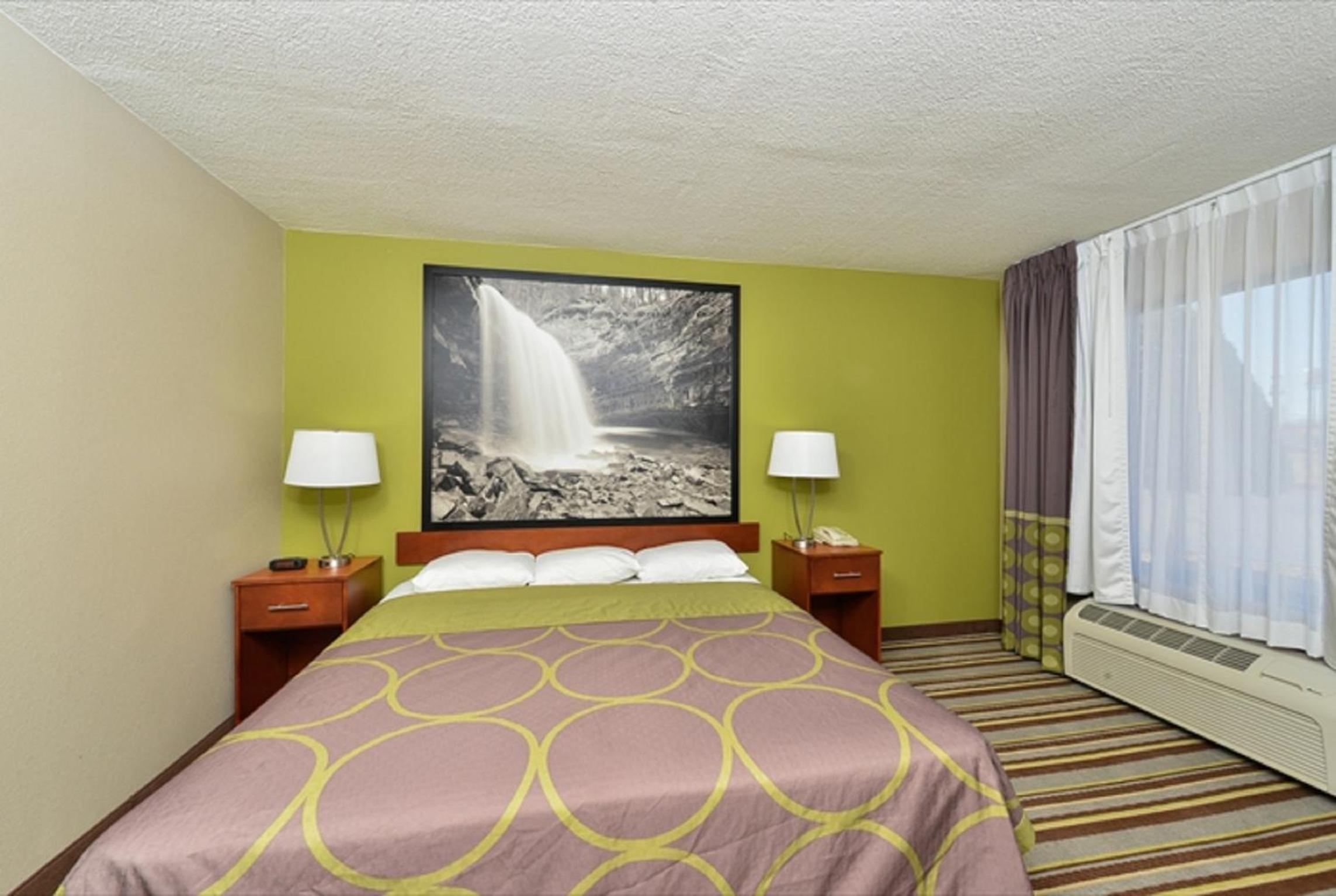 One-Bedroom King Suite - Non-Smoking - Photo 3