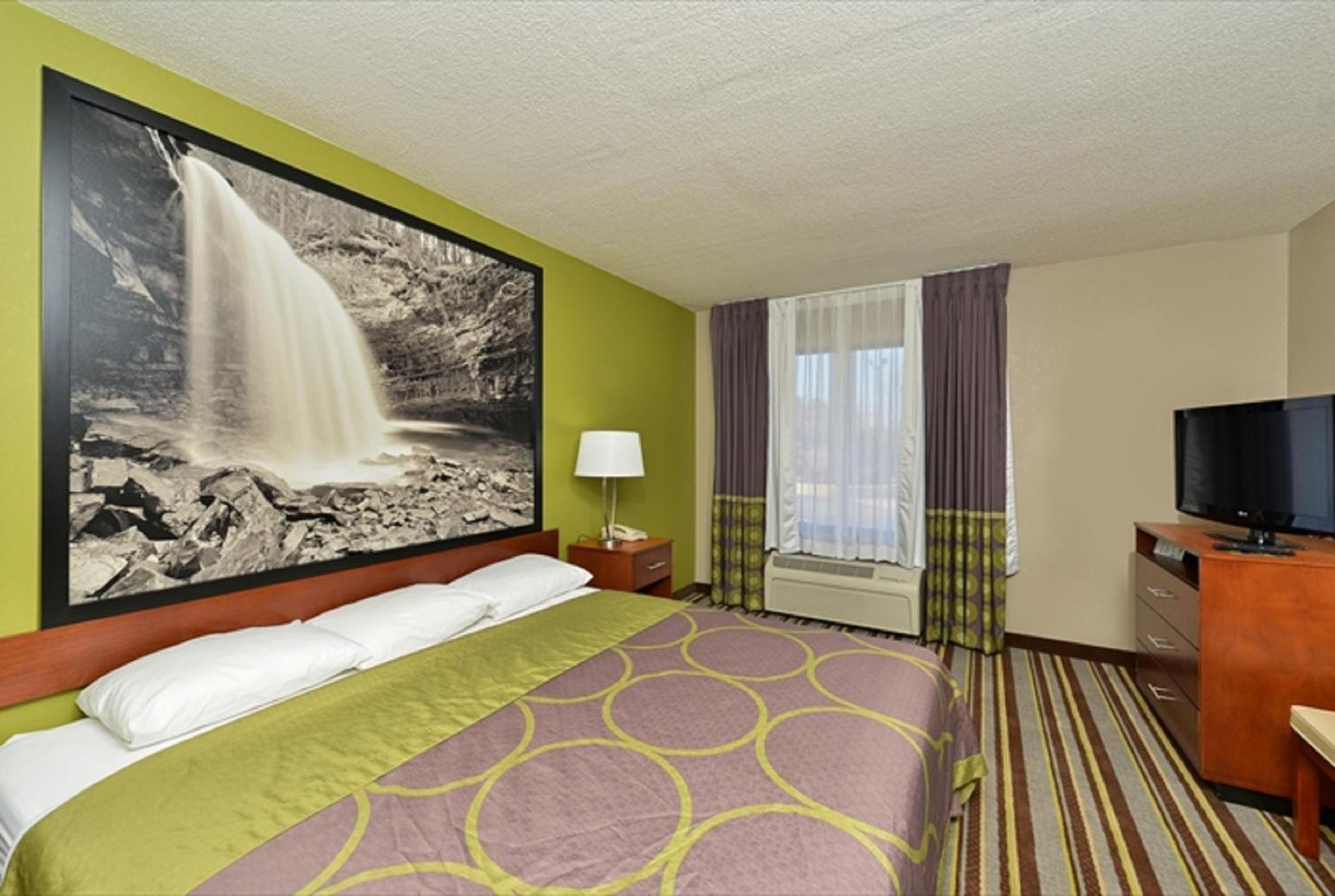One-Bedroom King Suite - Non-Smoking - Photo 6
