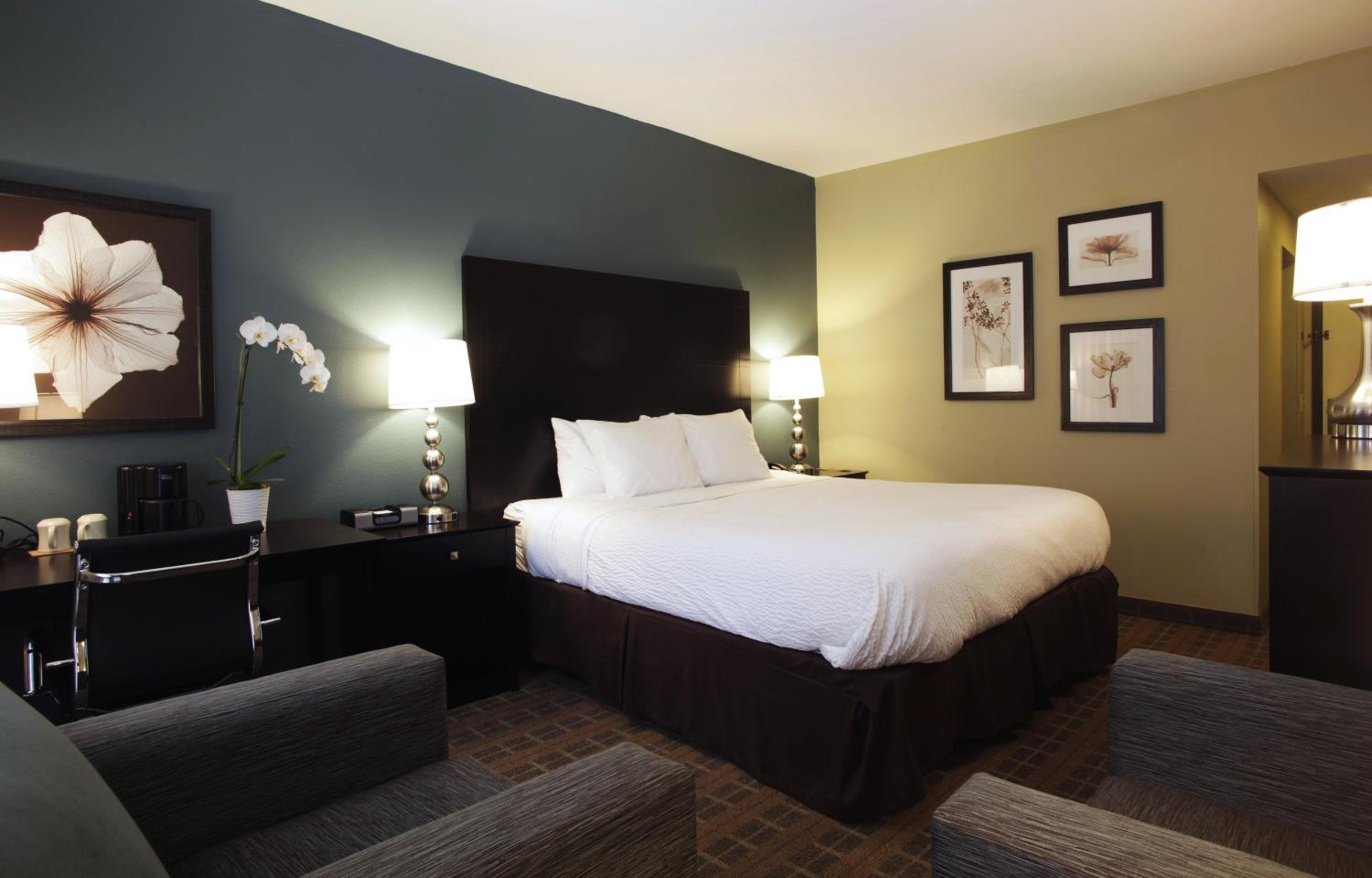 Standard King Room - Photo 2