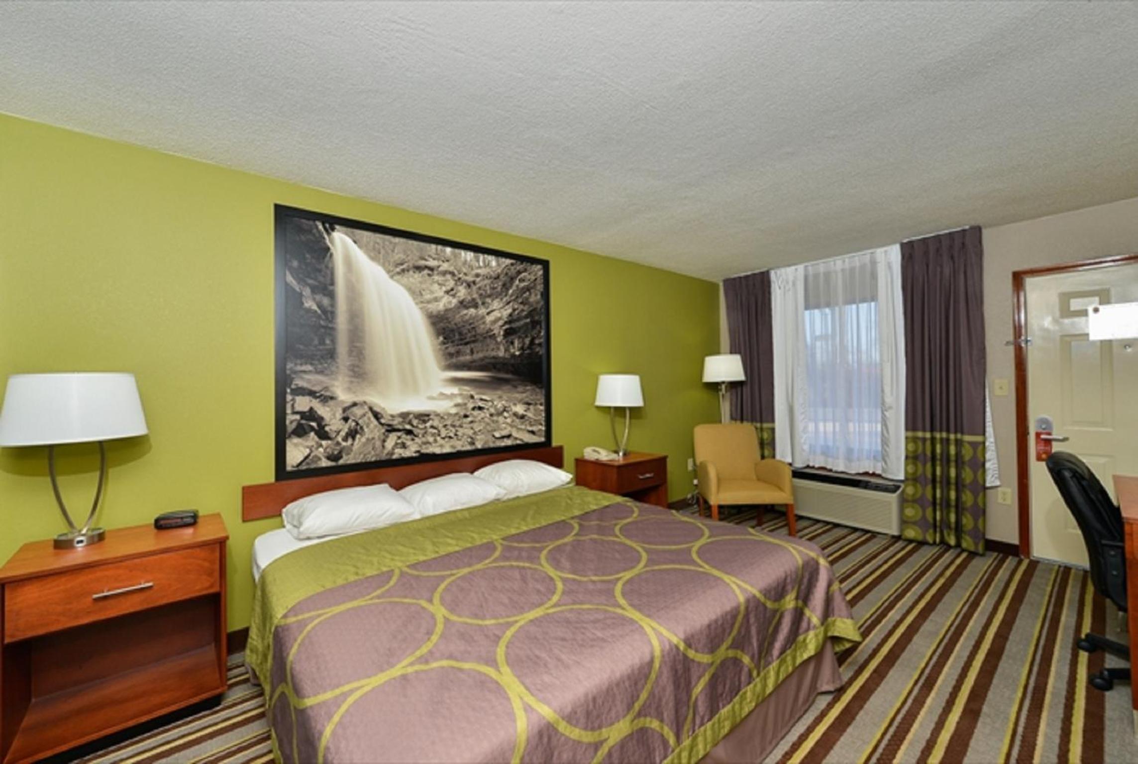 Business King Room with Jacuzzi - Smoking - Photo 1