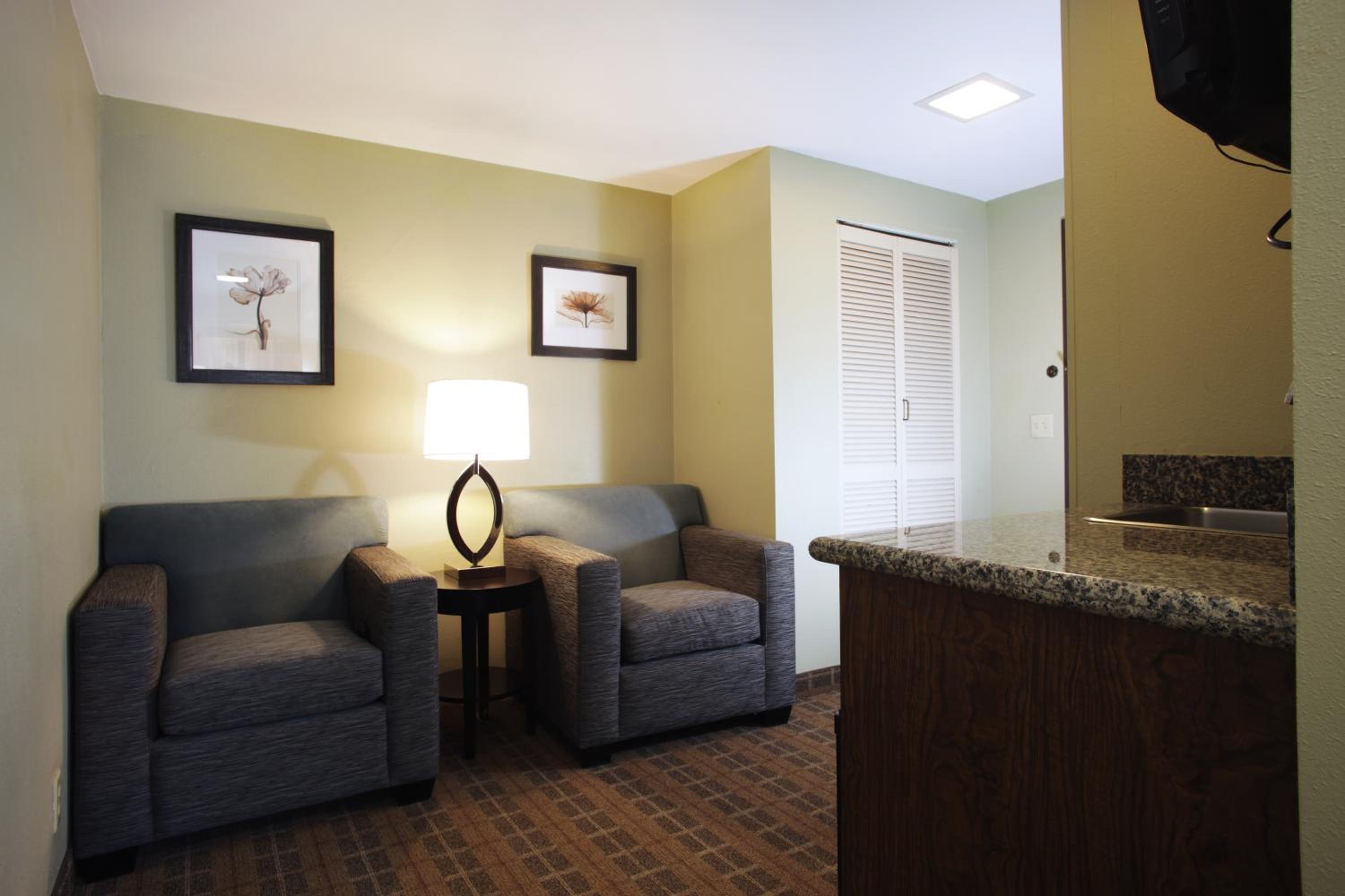 King Suite - Photo 2