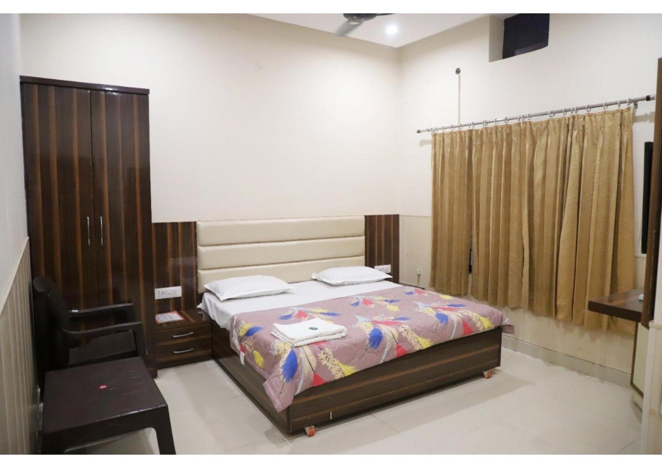 Double or Twin Room with Balcony photo 3