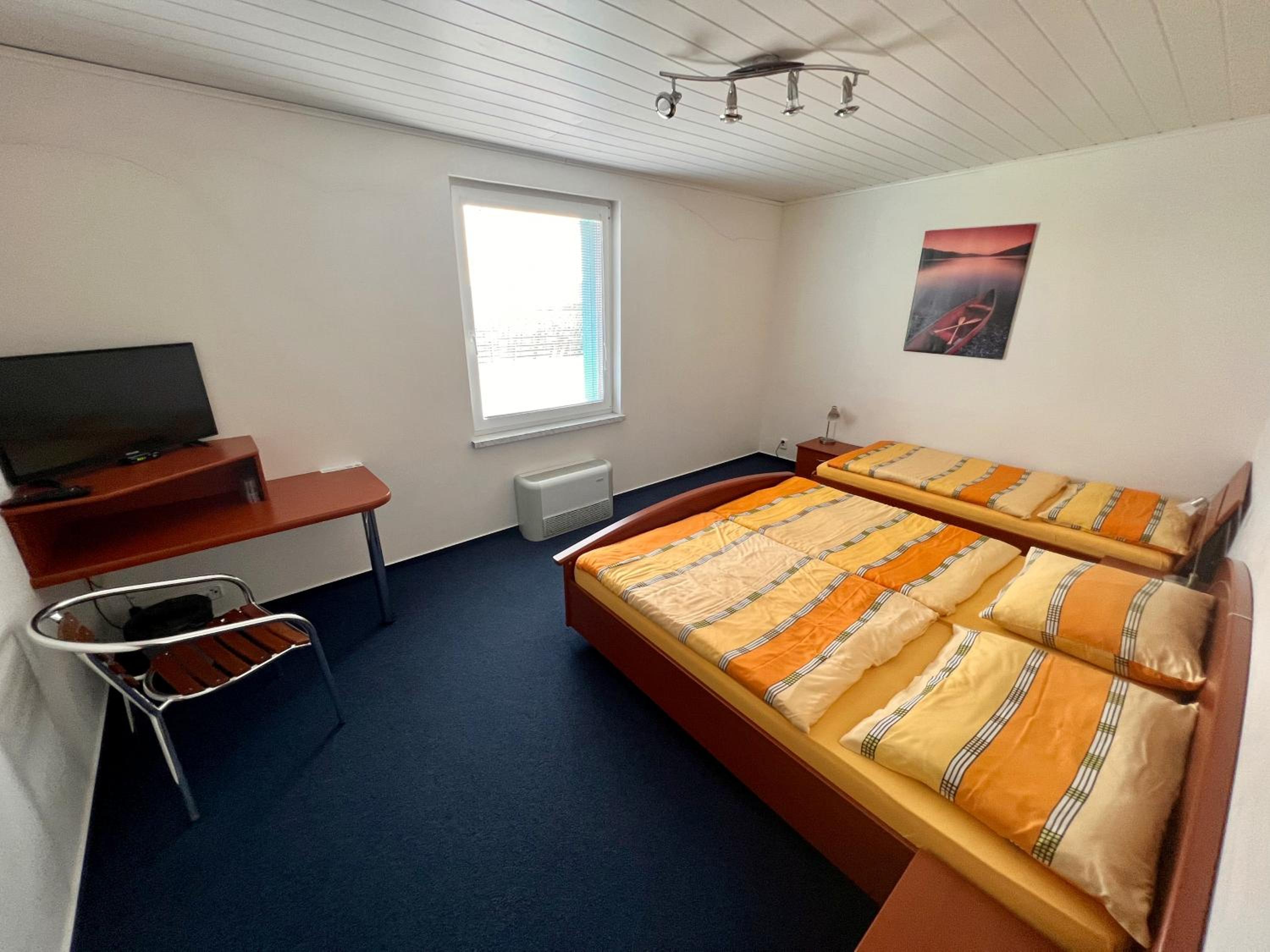 Basic Triple Room photo 1